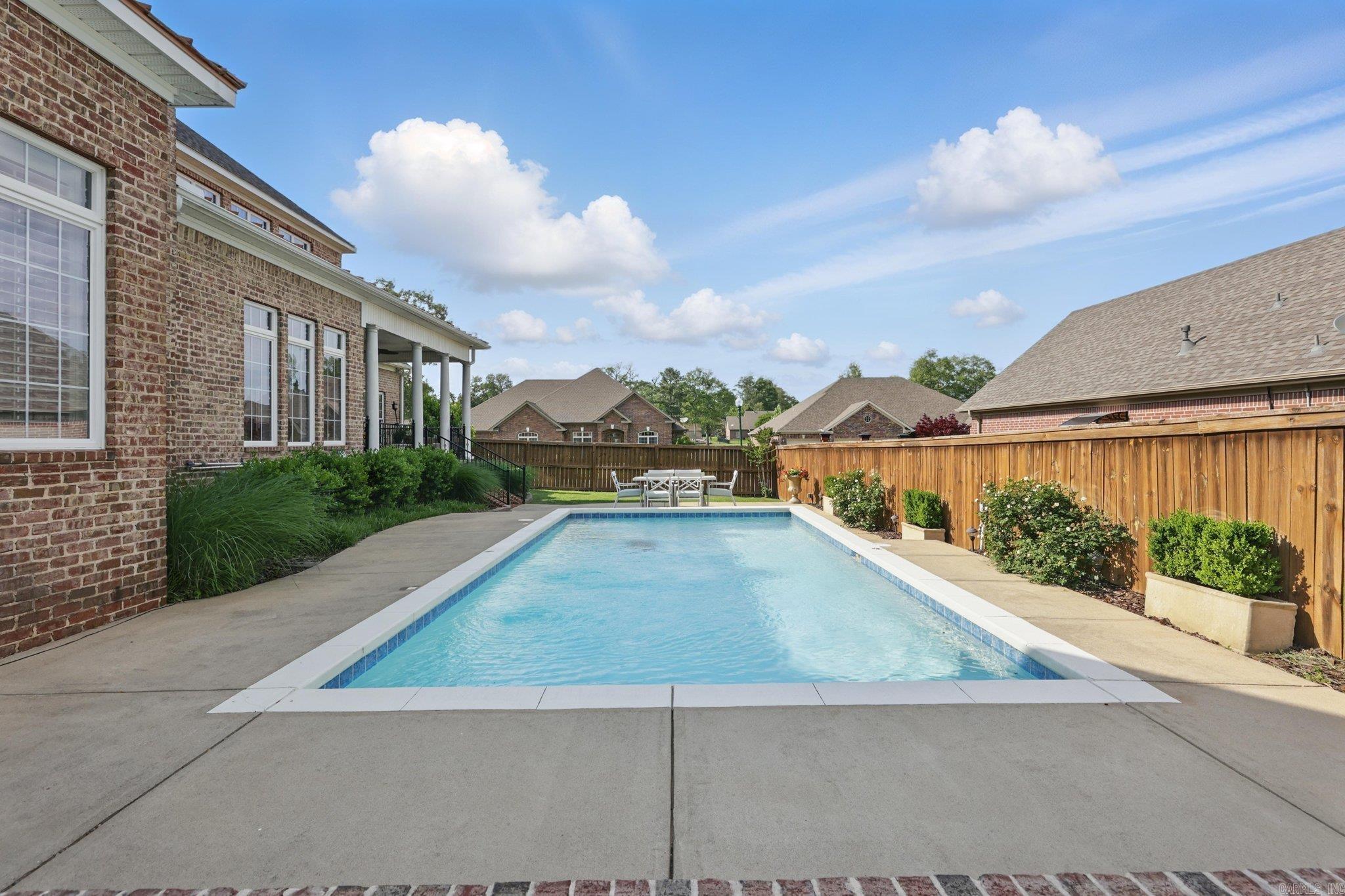 LONGHILLS VILLAGE - Residential