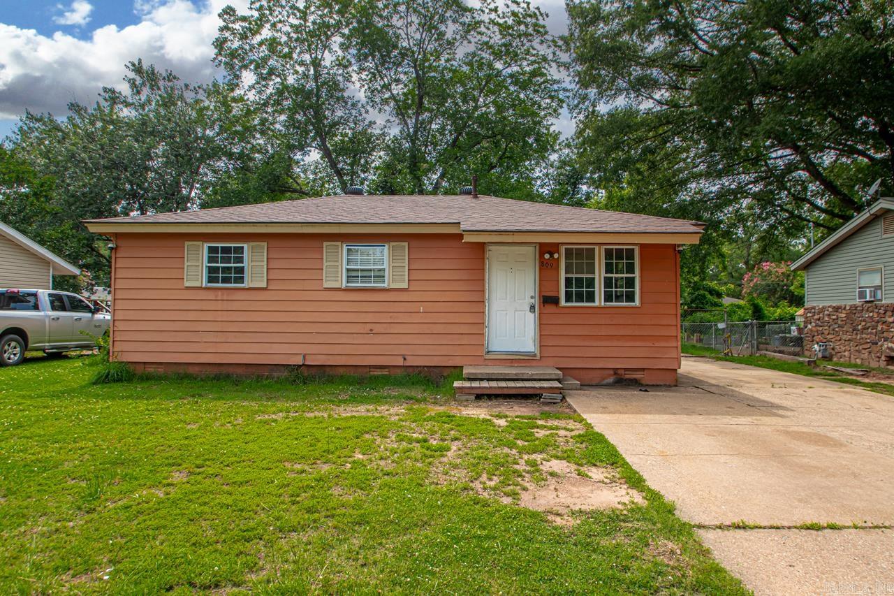 Updated 3BR/1BA with Big-Ticket Upgrades ā Ideal for Investors or First-Time Buyers! This North Little Rock home offers a smart opportunity for both savvy investors and first-time buyers. Featuring 3 bedrooms and 1 full bath, the property includes several major updates that add value and peace of mind. Recent improvements include a new roof, fresh interior paint, updated electrical, new ceiling fans and light fixtures, and new vinyl tile in the kitchen. Original hardwood floors add charm and character throughout. Enjoy the spacious back deck, perfect for relaxing or entertaining, along with a fully fenced backyard and storage shed. Conveniently located near downtown, shopping, and major roadways, this home is move-in ready with rental or resale potential. Whether you're expanding your portfolio or buying your first home, this one is worth a look!