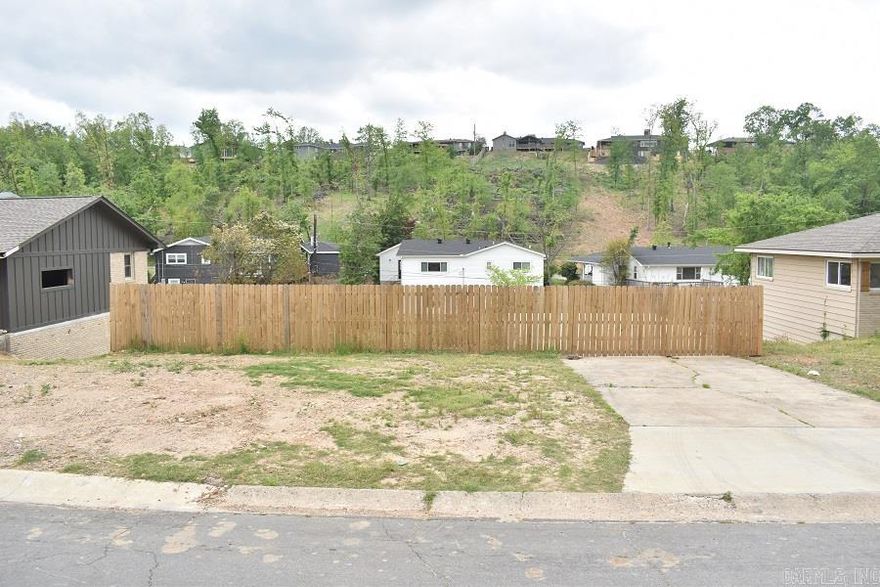For the chance of a lifetime to find a vacant lot in the Kingwood Place subdivision next door to Overlook, Robinwood, and Cammack Village area, is a rarity! Start fresh with your dream-home that's located in the heart of Little Rock and the Heights living.