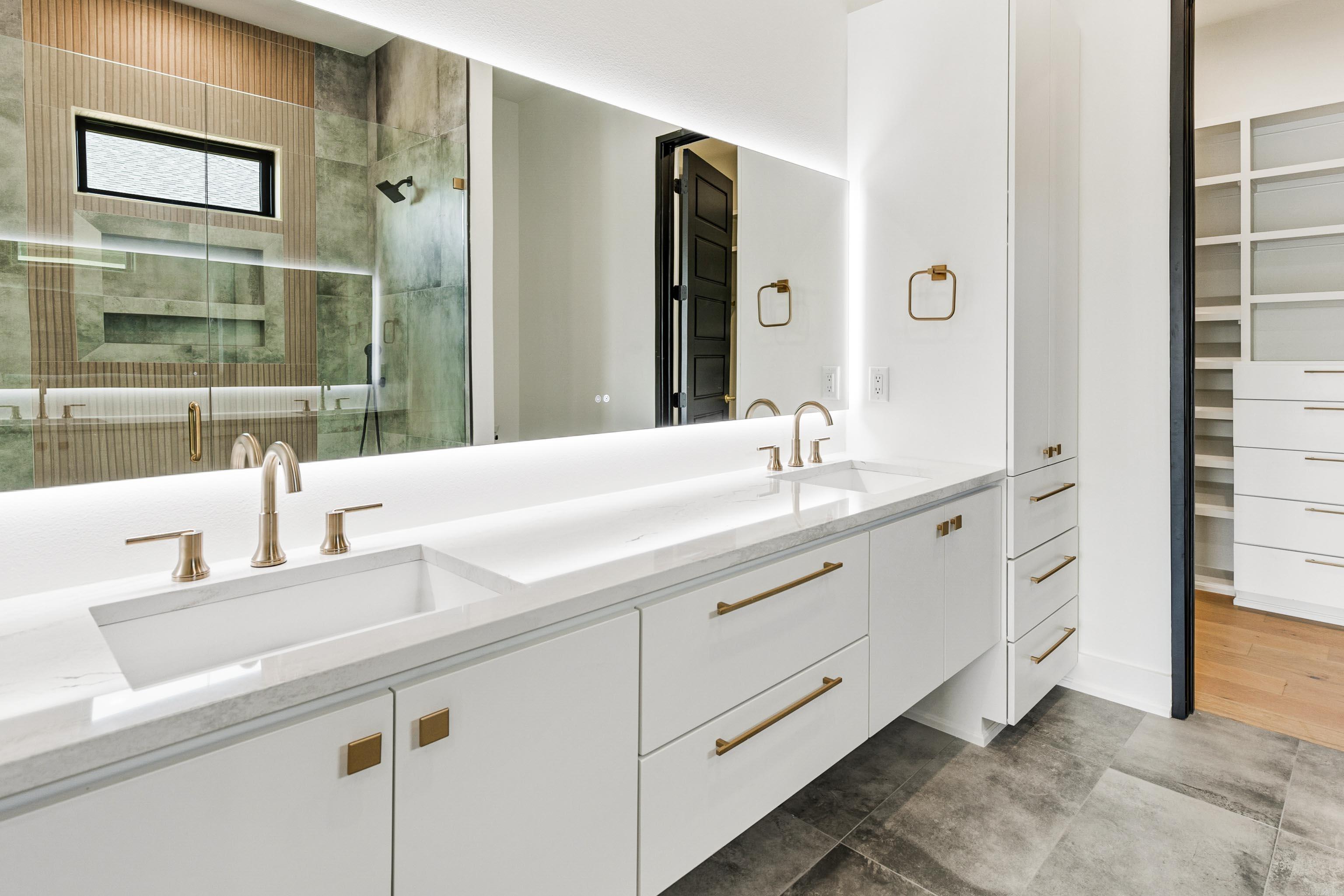 THE POINTE HURRICANE ESTATES - Residential