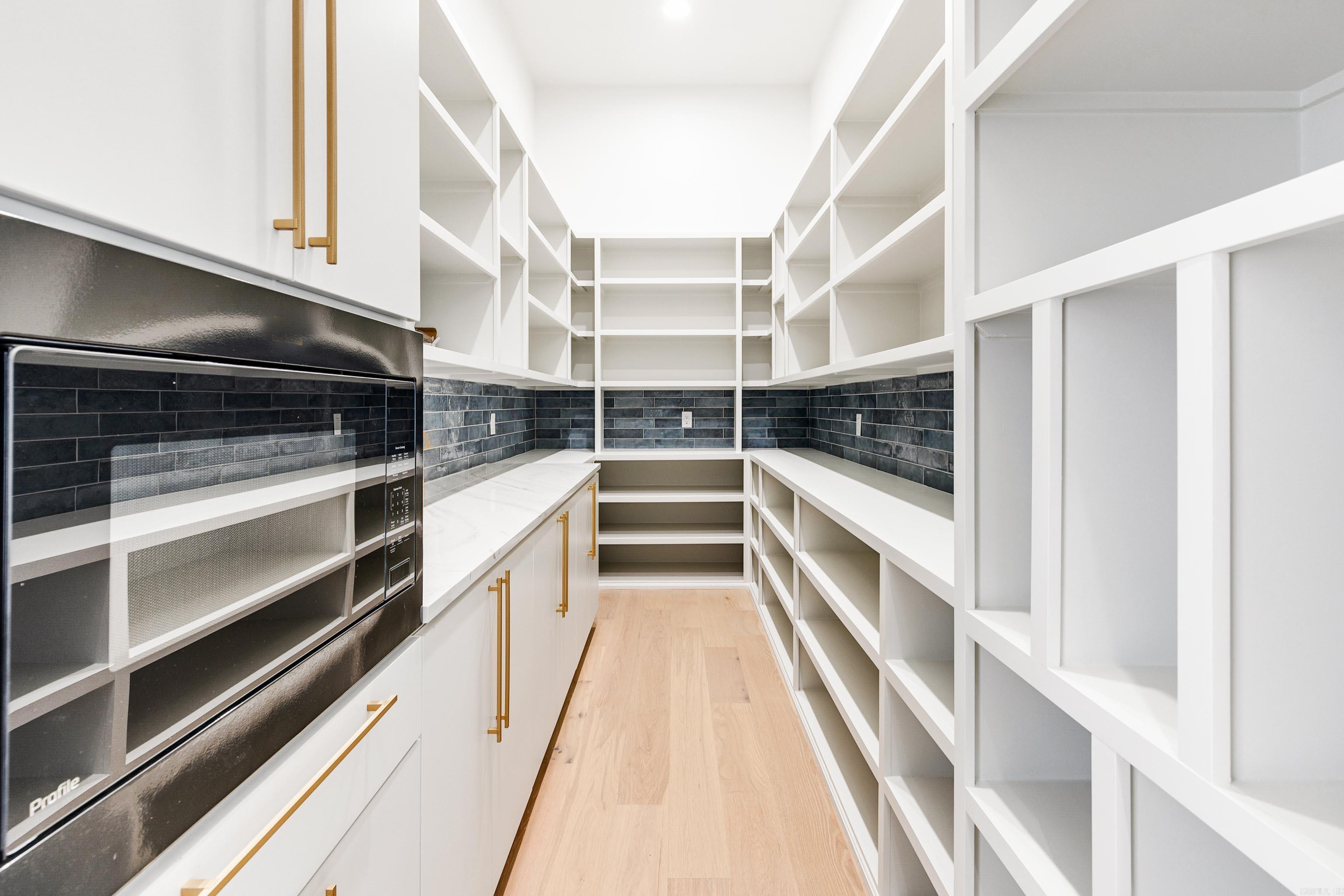 THE POINTE HURRICANE ESTATES - Residential