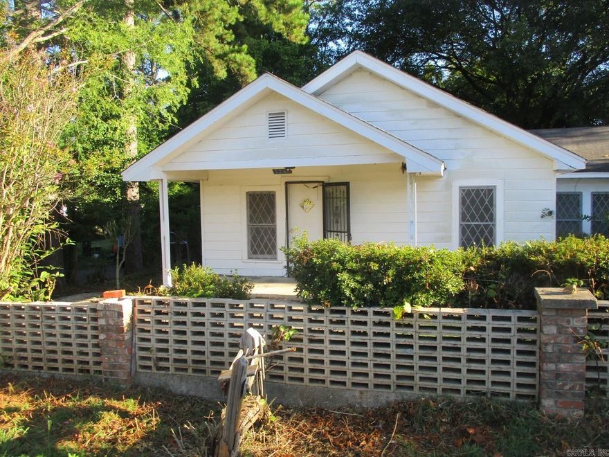 All offers must be submitted by buyers agent into Sellers offer management platform PropOffers.com, agents please READ the agent confidential remarks section for additional information on offer submission. 3/2 with living room, kitchen/dining combo, covered porch, on corner lot. All offers must be accompanied by lender preapproval letter or proof of funds, earnest money will be required with accepted offer.