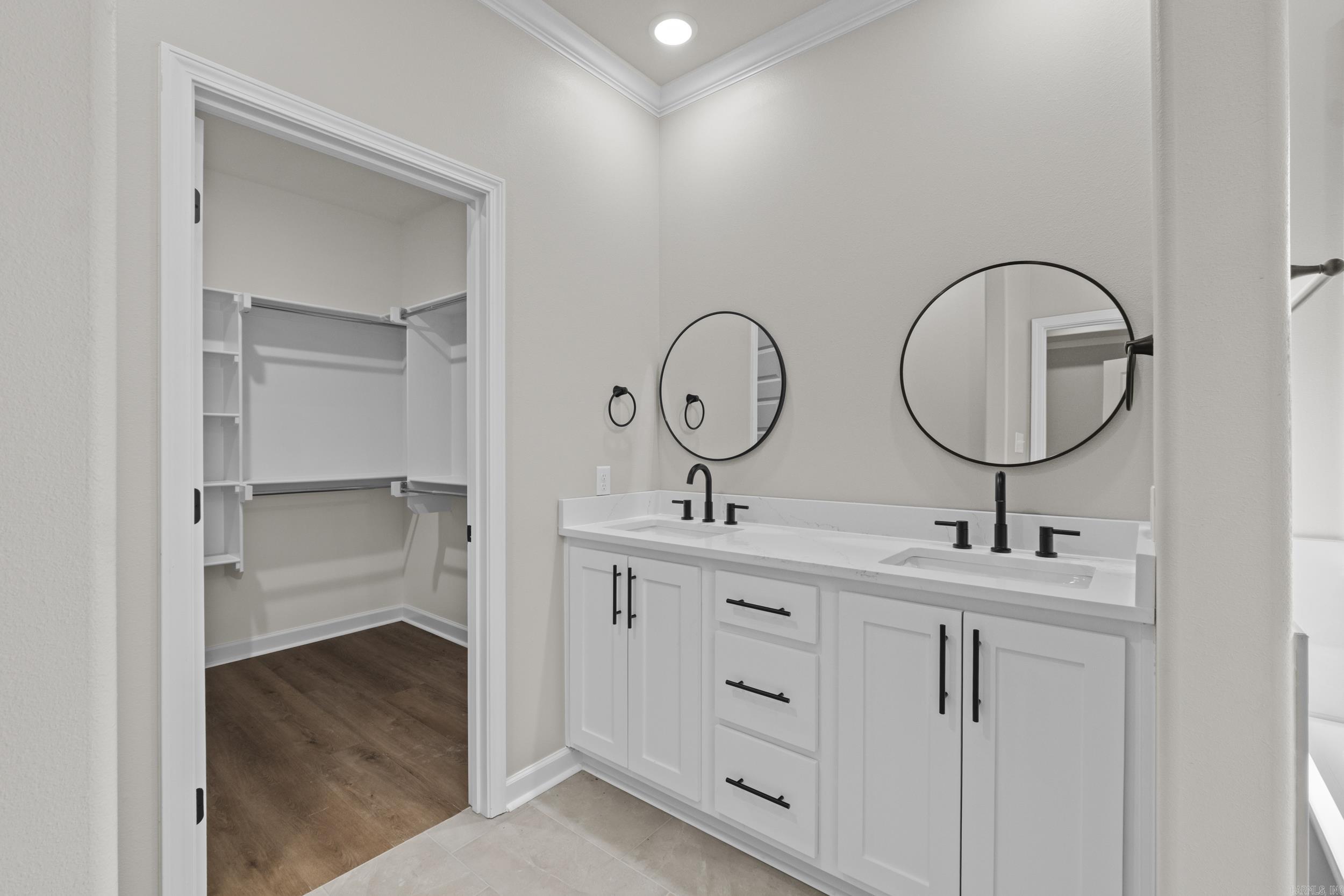 WANDERING RIDGE - Residential