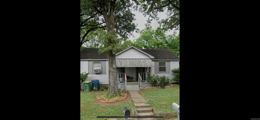 Newly renovated 2 bed 1 bath duplex. One year lease is required and you can apply at www.mckimmey.com/rentals