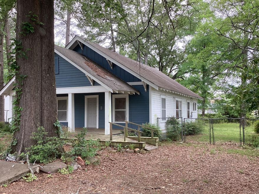 Oldie but goodie! If you are just starting out and have some remodeling skills this one is for you! Hugh front porch and a smaller back porch with a fenced back yard. Some carpet and lots of hardwood floors that have been refurbished and they are beautiful. Don't miss this one!! Fridge and oven do not convey.