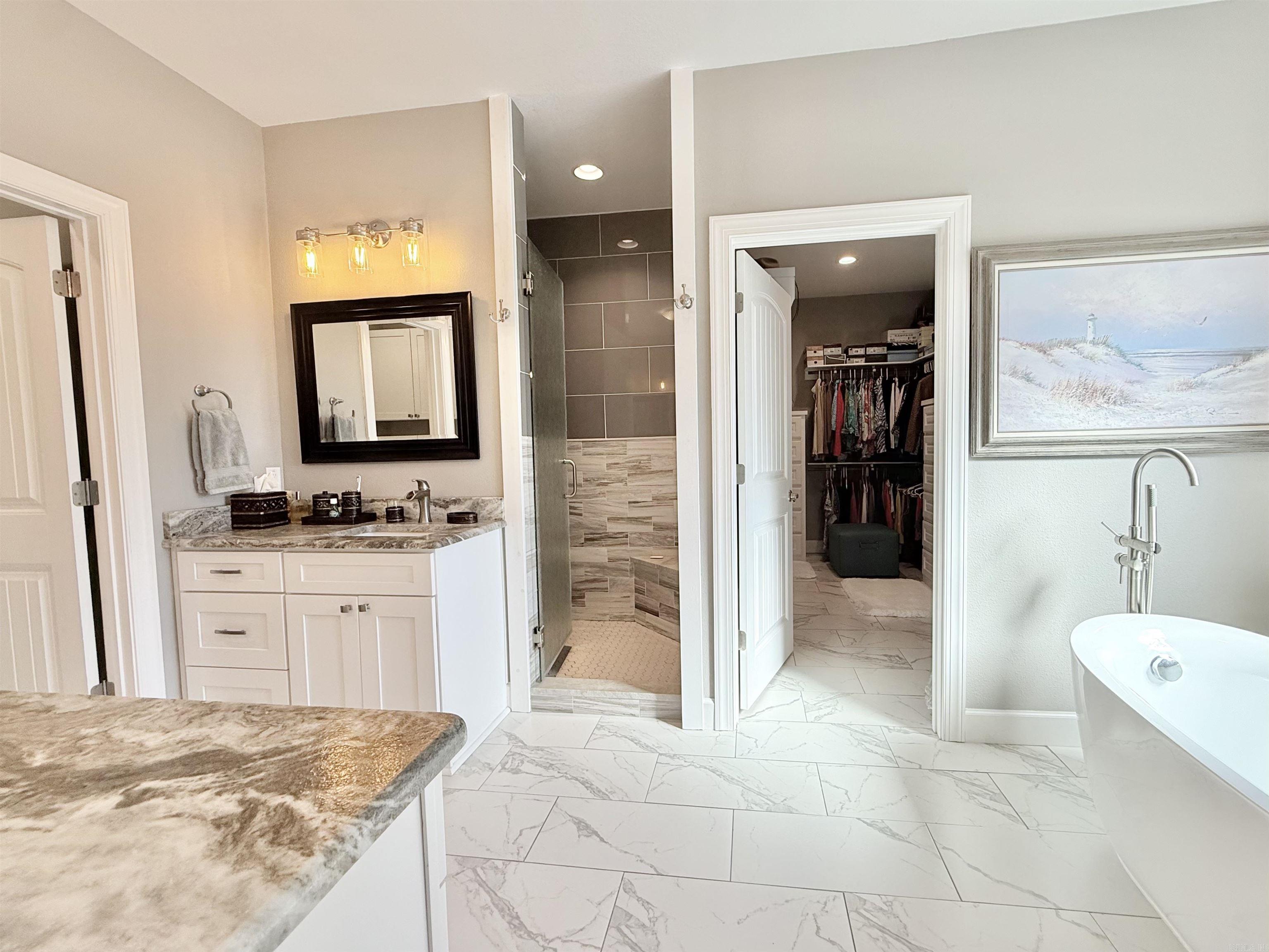 ALTA VISTA - Residential