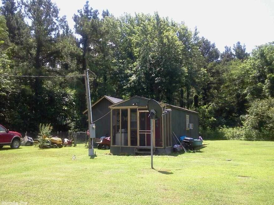 3 Wonderful lots complete with approx 592 sq feet of living quarters, and 40 foot storage container  (complete with lights and power).. Right across the street from the Little Red River!!  Excellent hunting and fishing and it IS NOT in a Flood plain!! Elevation is higher than Searcy. One bedroom one bath, stove, internet,cable. Fenced back yard for pets.This is the perfect place to live while you build a home and then still have full in-law quarters. Dont let this Hunting/Fishing Paradise get Away!