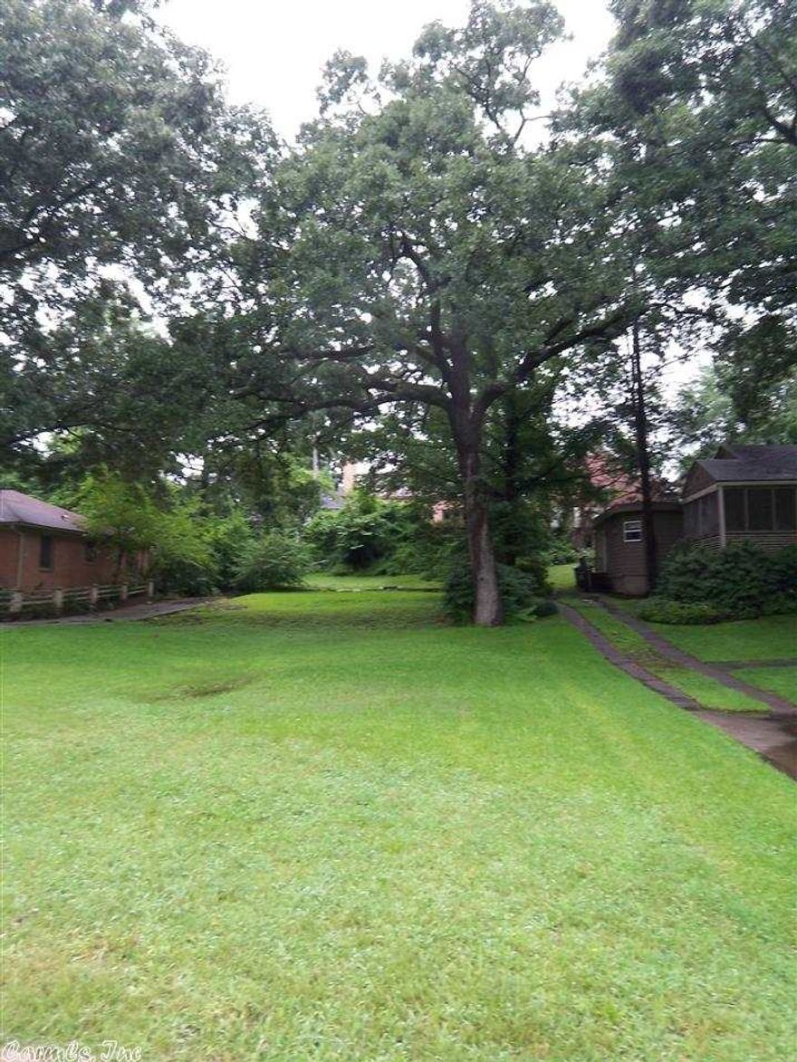 Beautiful vacant lot with huge trees.  Walk to Country Club of Little Rock, Heights shopping and restaurants.  Privacy at end of dead end street.
