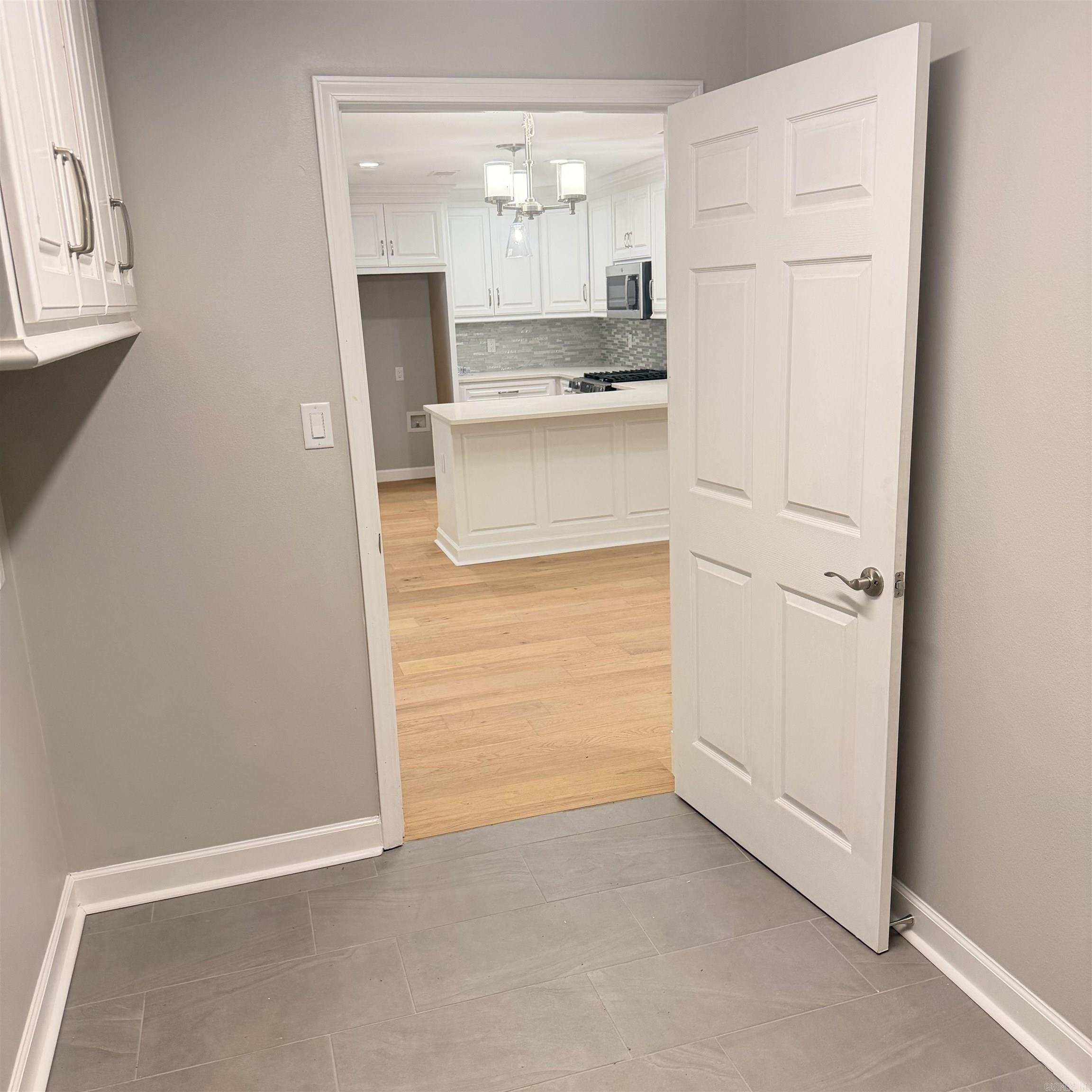 HOLLYWOOD HEIGHTS - Residential