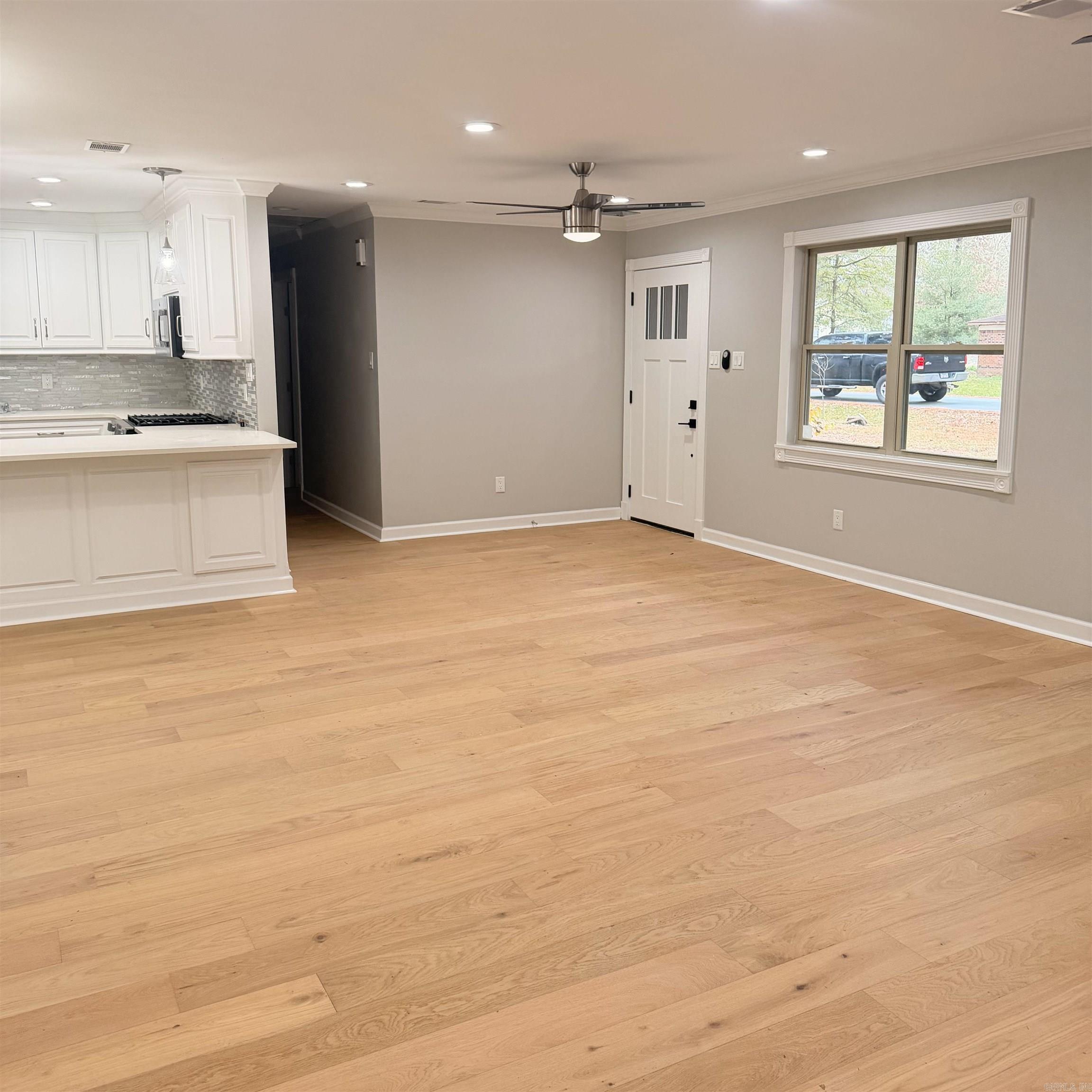 HOLLYWOOD HEIGHTS - Residential