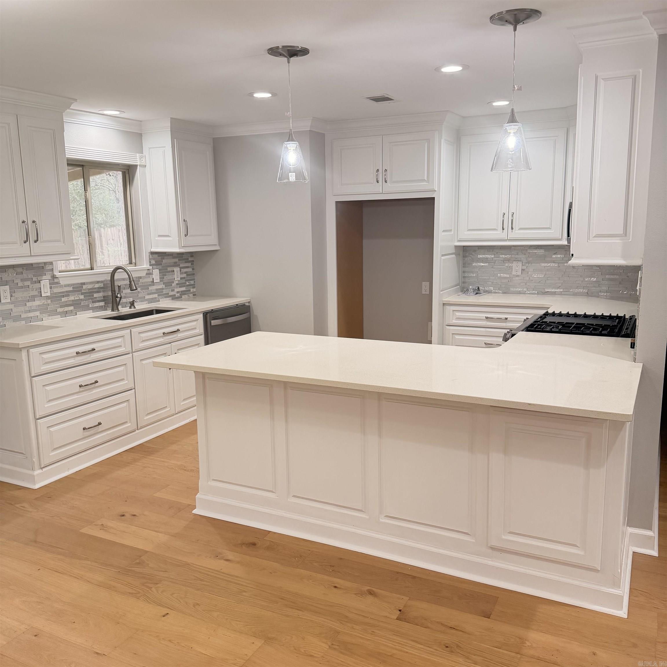 HOLLYWOOD HEIGHTS - Residential