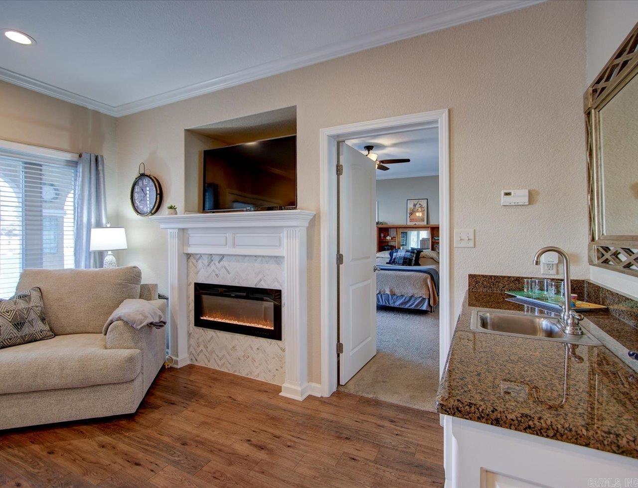LAKE POINTE HPR - Residential