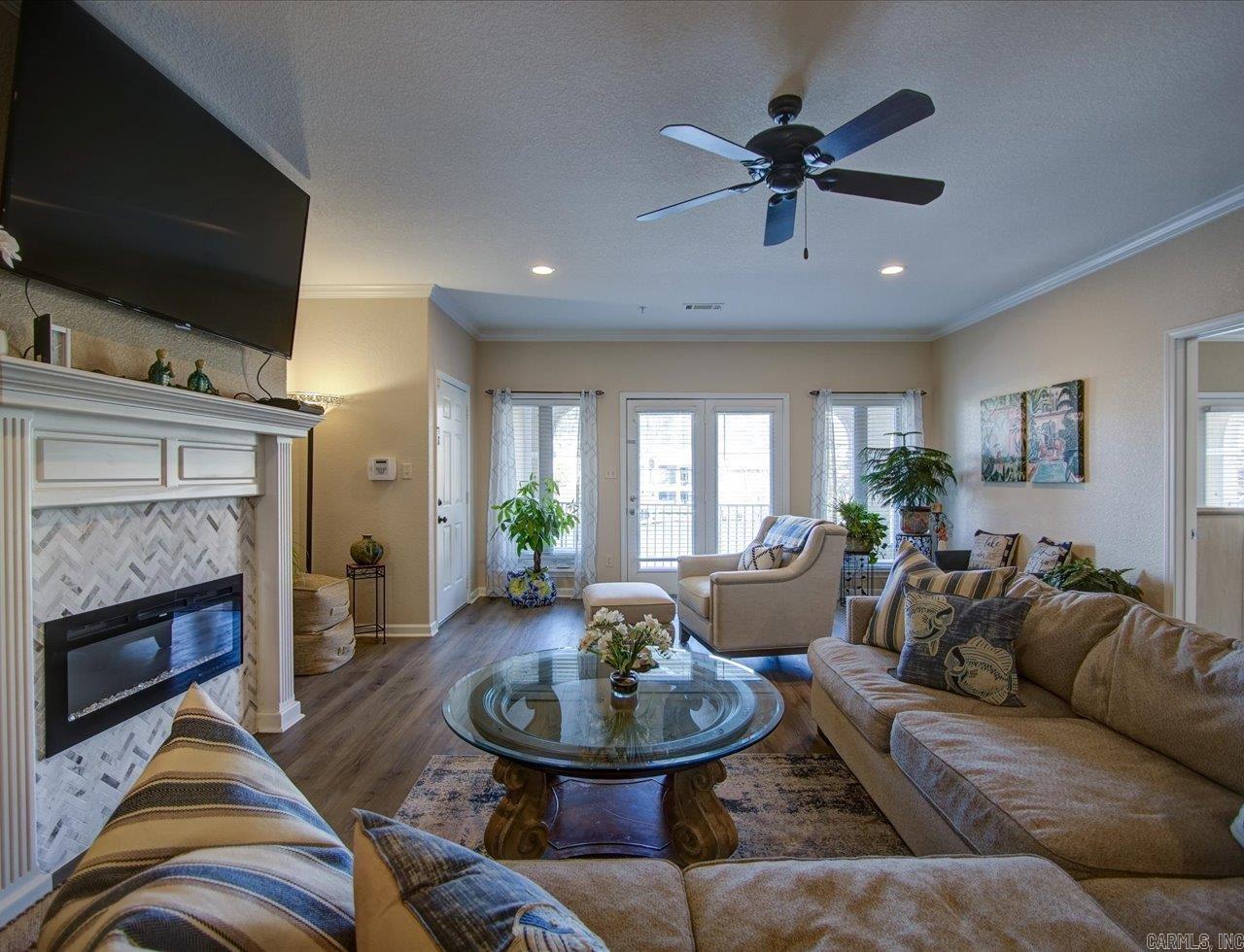LAKE POINTE HPR - Residential