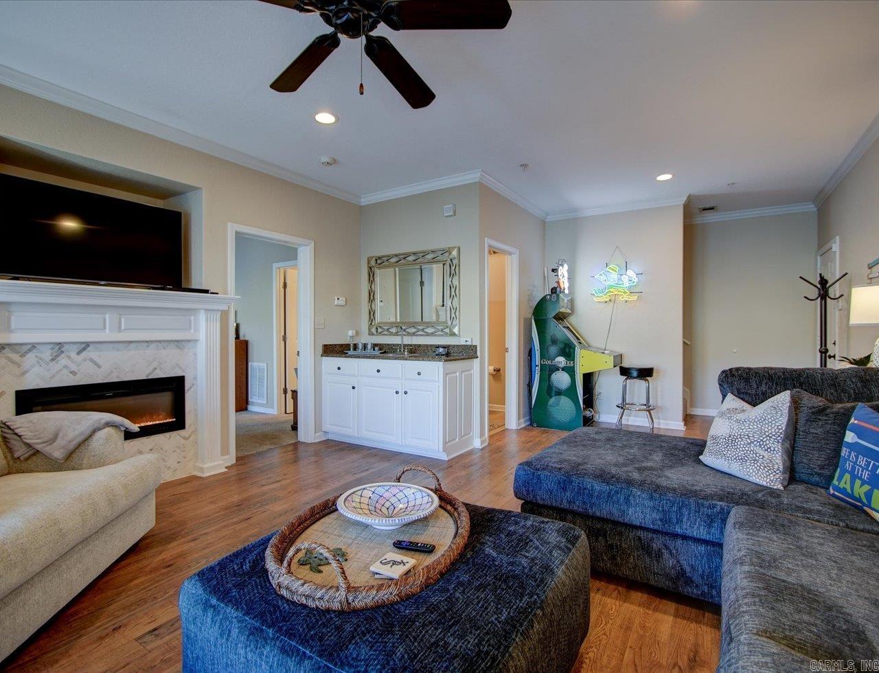 LAKE POINTE HPR - Residential