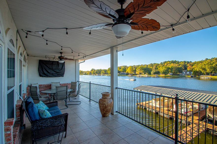 4 bedroom, 4 bath condo on Lake Hamilton in a gated neighborhood. It is off Central, minutes to Oaklawn. It has an open floor plan with two bedrooms downstairs and two large bedrooms upstairs with a balcony looking over the water. It features 9 ft ceilings, a fireplace, granite, and a large private covered deck with a one car garage. Call to see it today!