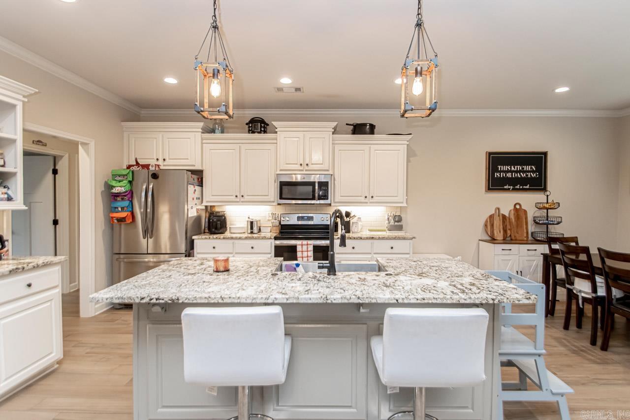 SHADOW CREEK - Residential