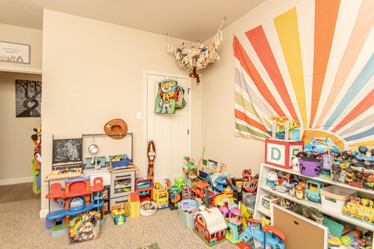 SHADOW CREEK - Residential