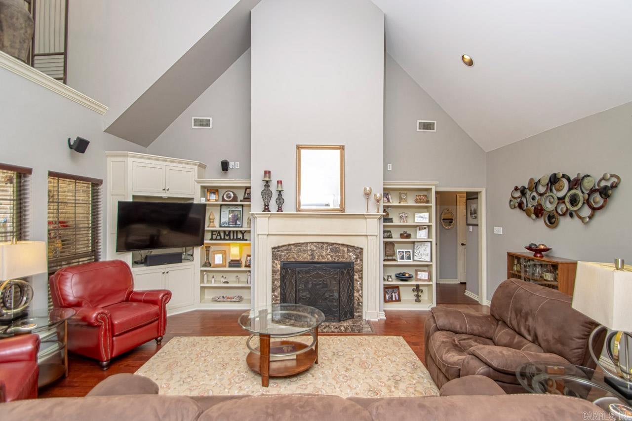 CAMBRIDGE PLACE - Residential