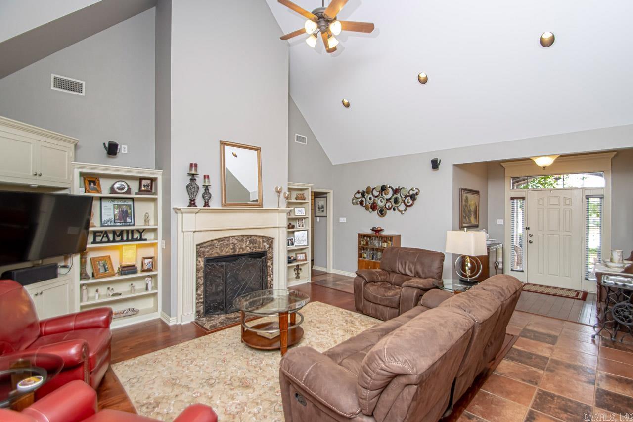 CAMBRIDGE PLACE - Residential