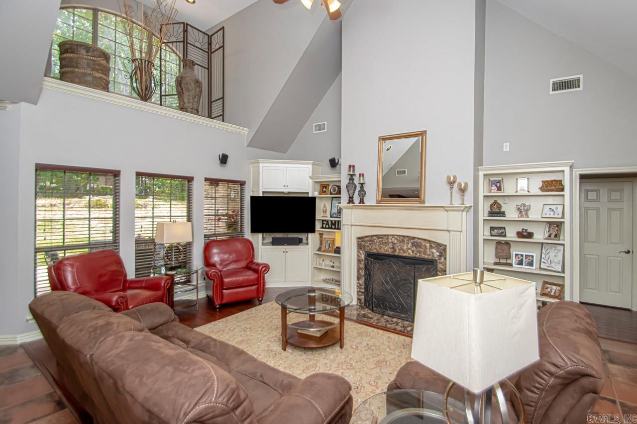 CAMBRIDGE PLACE - Residential