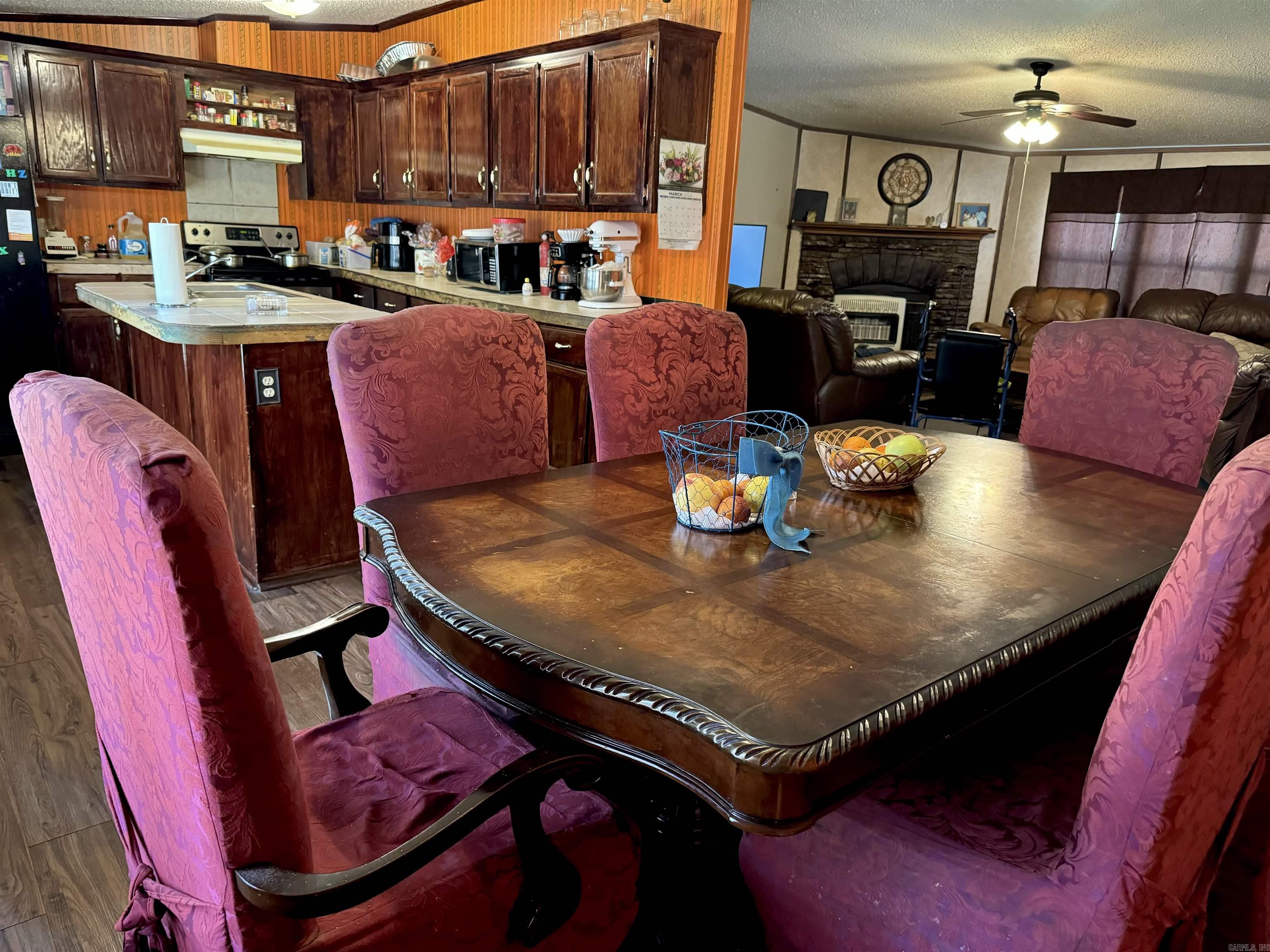 PINE LANE NORTH - Residential