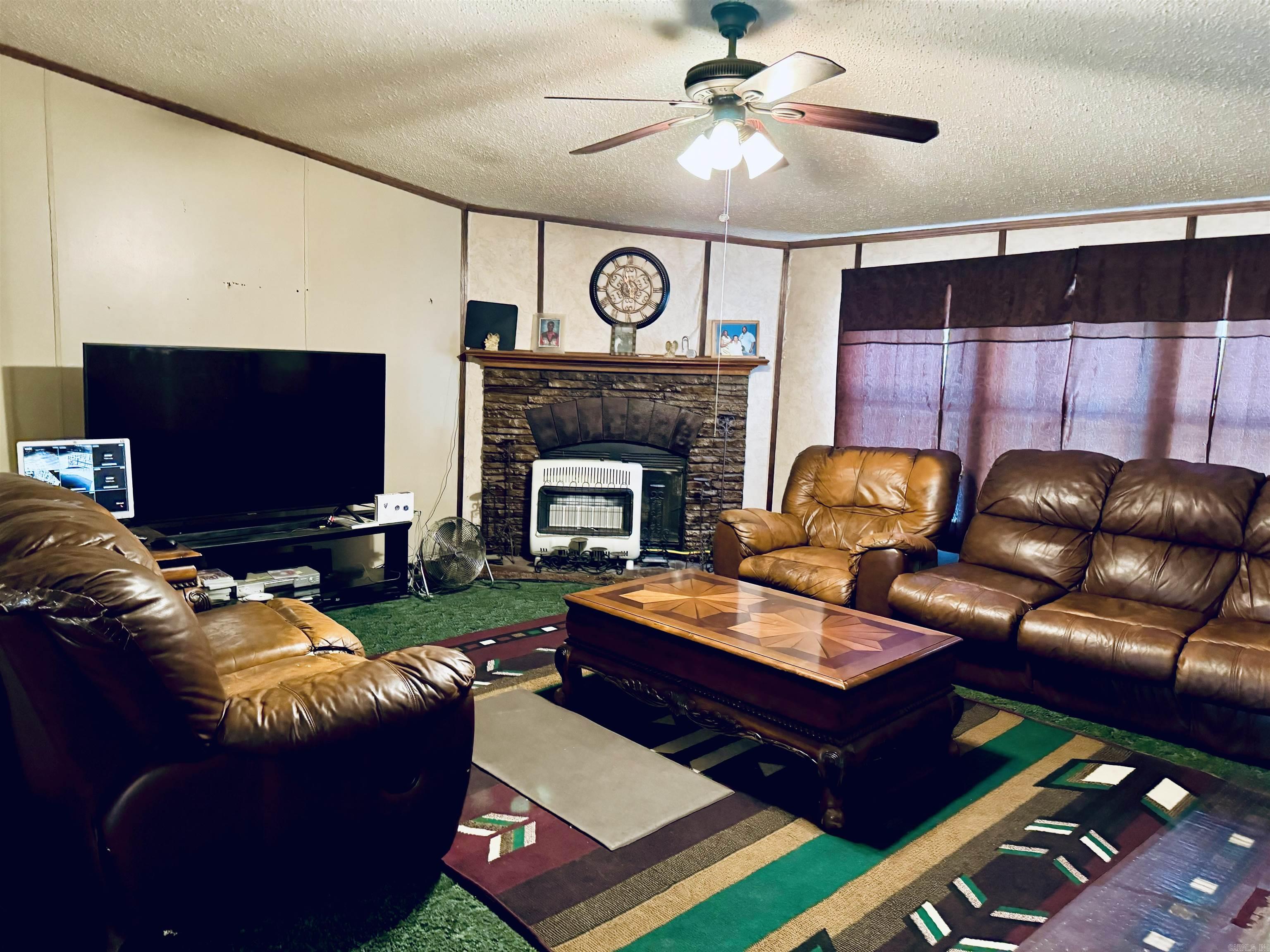 PINE LANE NORTH - Residential