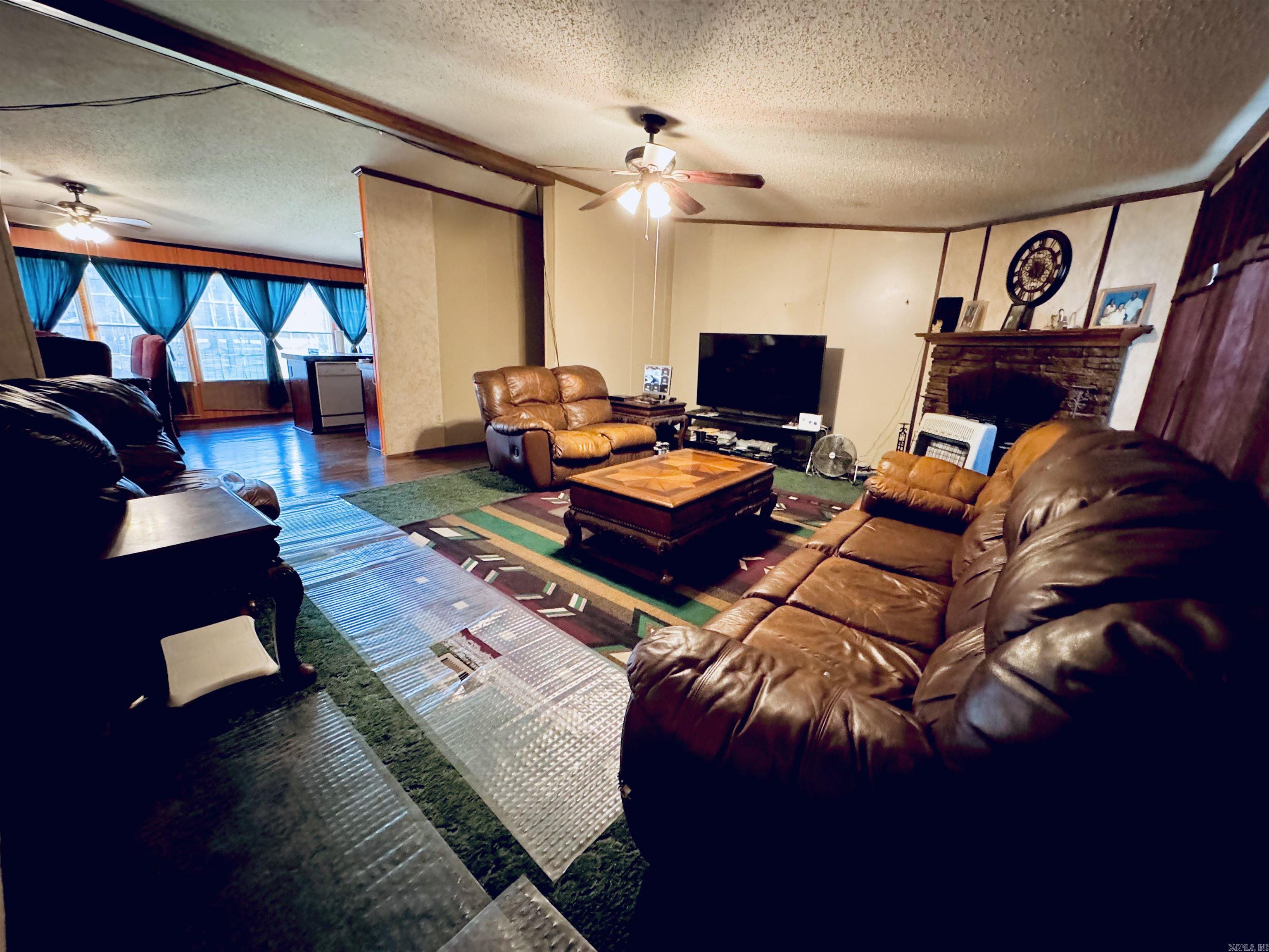 PINE LANE NORTH - Residential