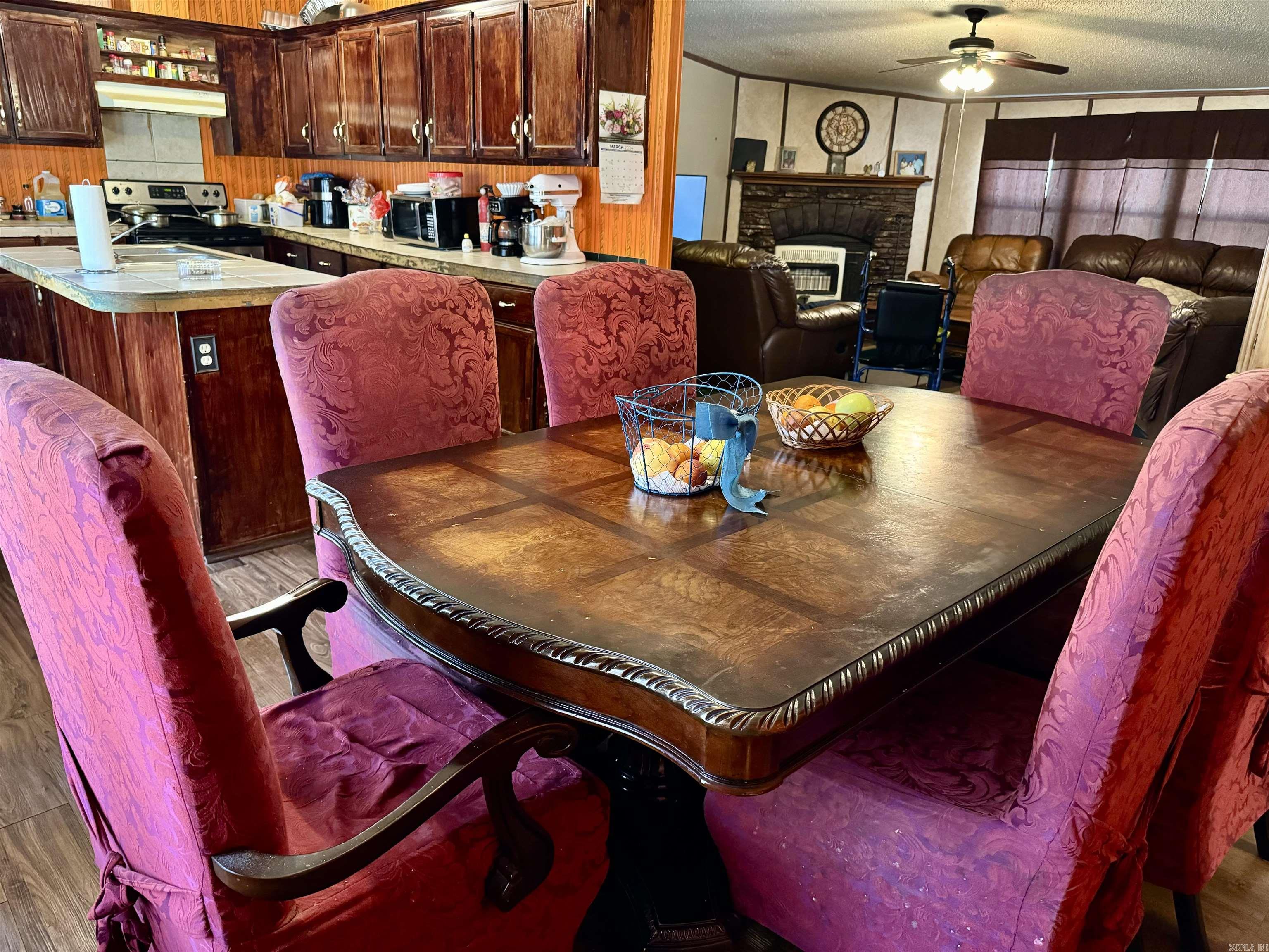 PINE LANE NORTH - Residential