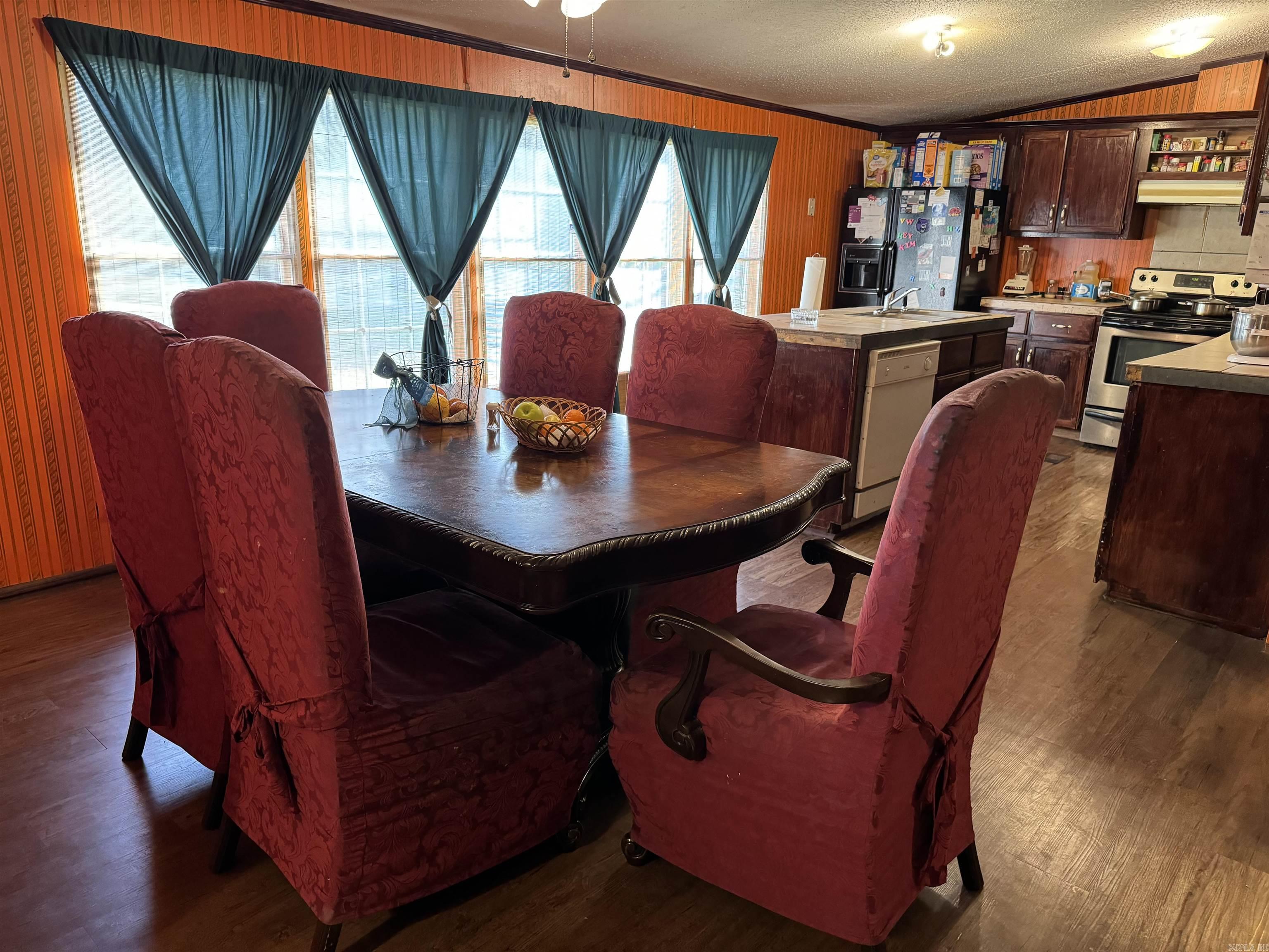 PINE LANE NORTH - Residential