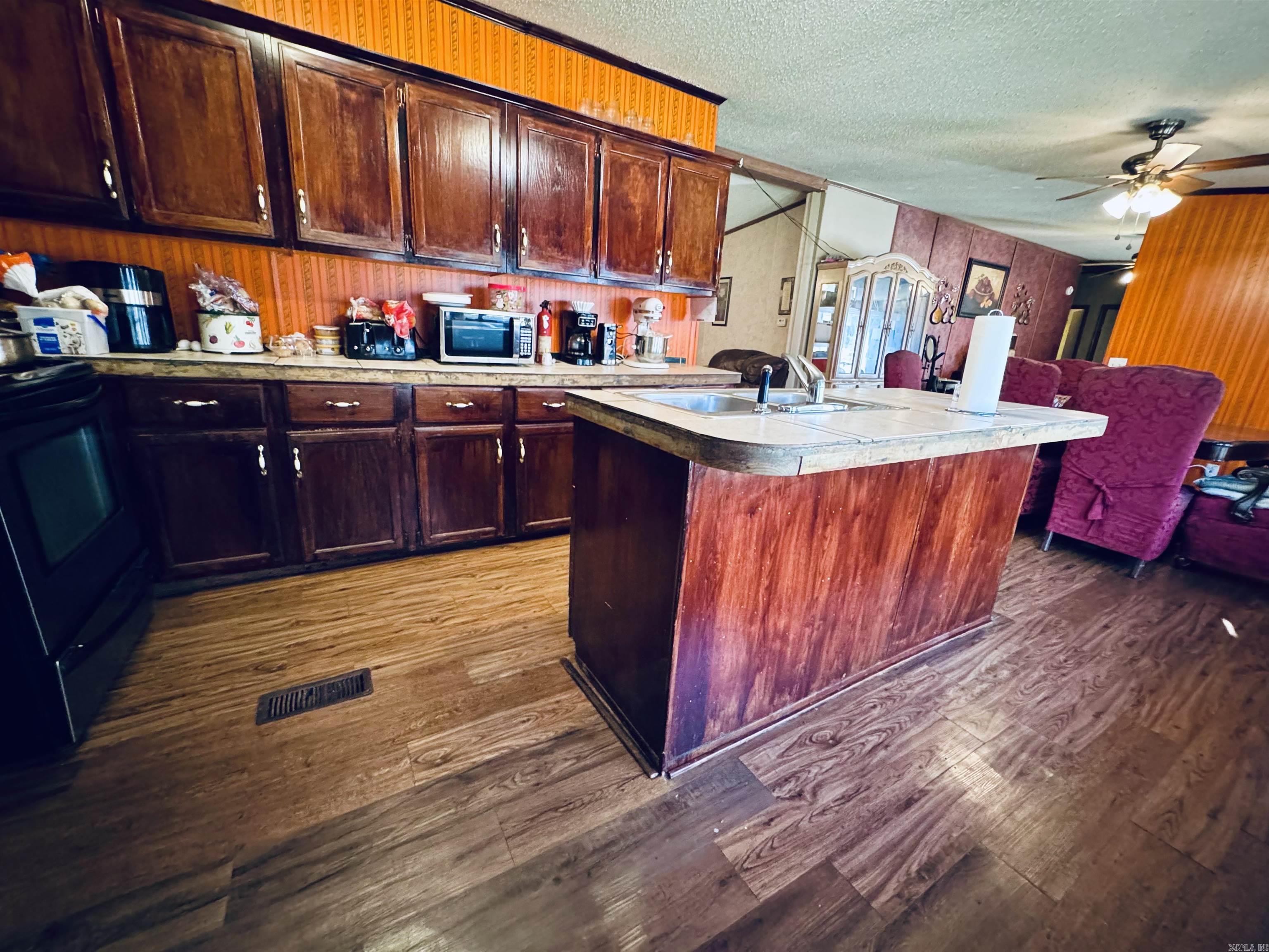 PINE LANE NORTH - Residential