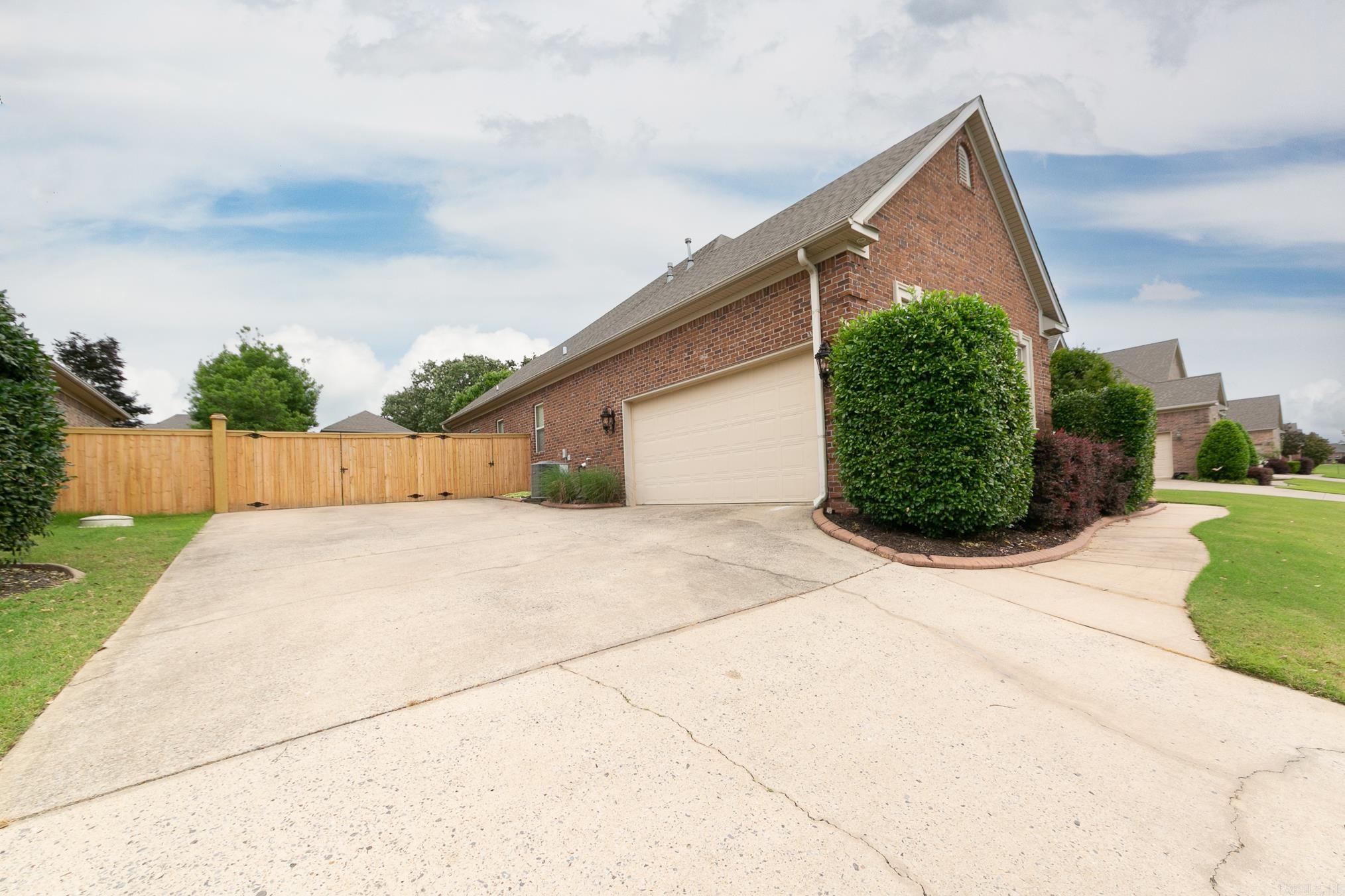 STONE RIDGE AT CYPRESS CREEK - Residential
