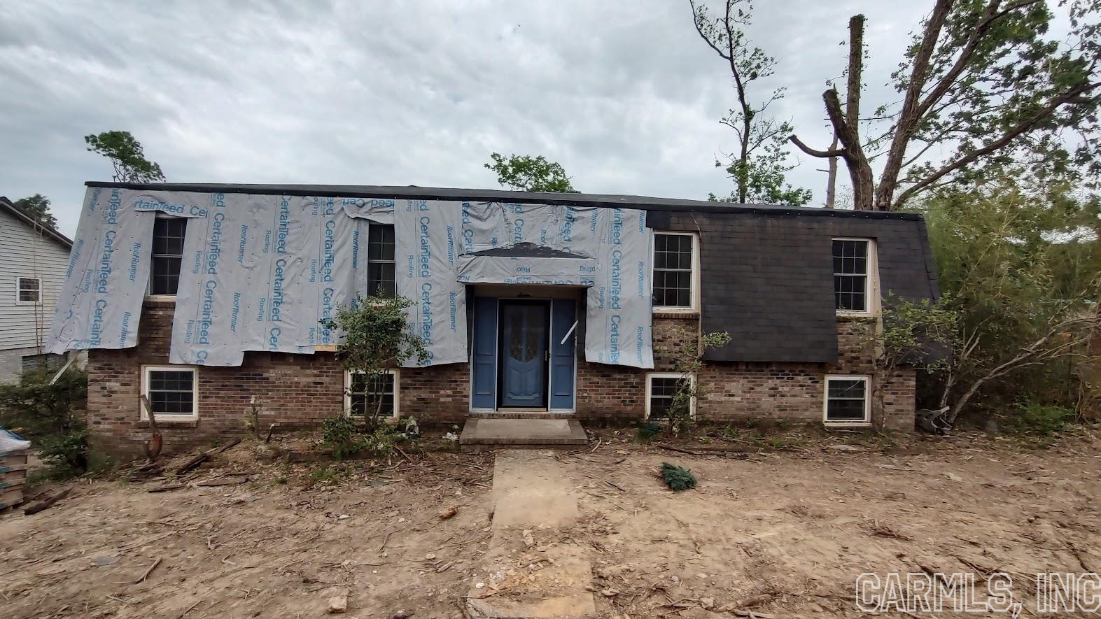 WONDERFUL INVESTER OPPORTUNITY! Home to be sold "AS IS" Large 4 bedroom plus office. 3 bath home. Bonus room on lower level. Formal living and dining. Eat in kitchen. New Roof being put on now. See agent remarks.