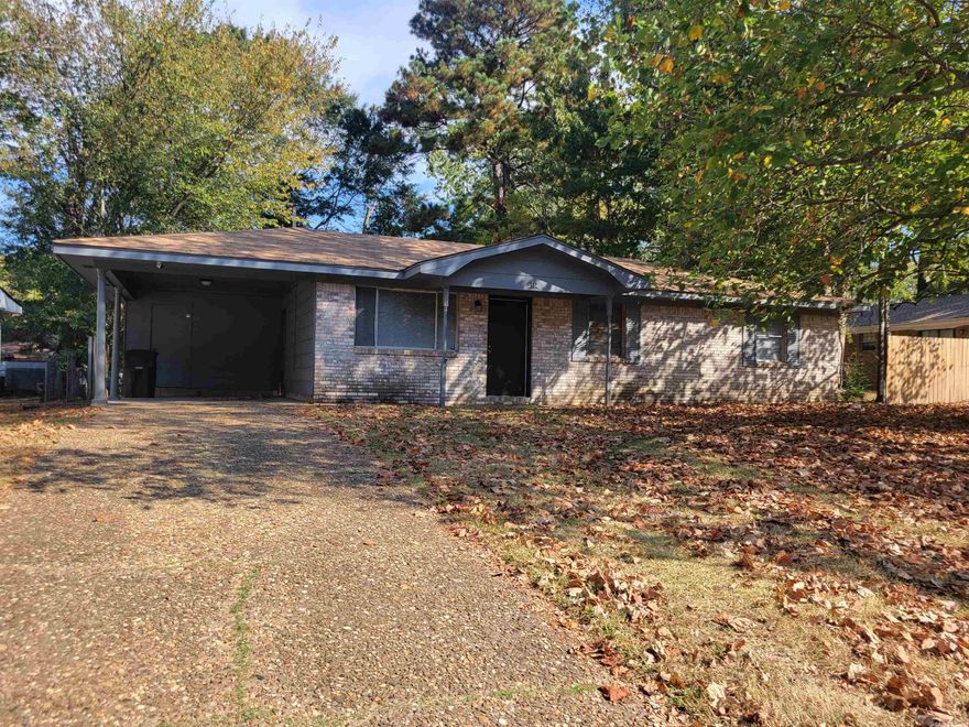 Available for rent: 3 bedroom 1.5 bath home. Carport parking. Fenced back yard. Fresh paint throughout. For self-guided showing, please visit: https://u16443.rently.com Contact Century 21 Prestige Realty and apply online at www.c21prjxrentals.com Office hours: Monday through Friday 8:30am-5:00pm