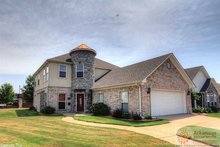 Custom built by Gene Salter in Scherman Heights. Magnificent tall ceiling in family room with lots of windows. Gas Fireplace. Closets and storage throughout. Corner lot. Oversized garage. Excellent condition. POA fee is $100.00 per month.