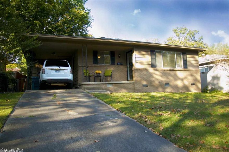 Cute bungalow in wonderful midtown location!  Come view the large bedrooms and the beautiful hardwoods throughout. Home has updated paint and light fixtures as well as a new roof and insulation in 2008. Updated with new water heater and air-conditioning condenser in 2012.The laundry room is inside and the washer & dryer convey with an acceptable offer. The eat-in kitchen includes updated appliances. This 3 bedroom, 2 bath home lives like it is much larger than it is. The large, fenced backyard has a patio