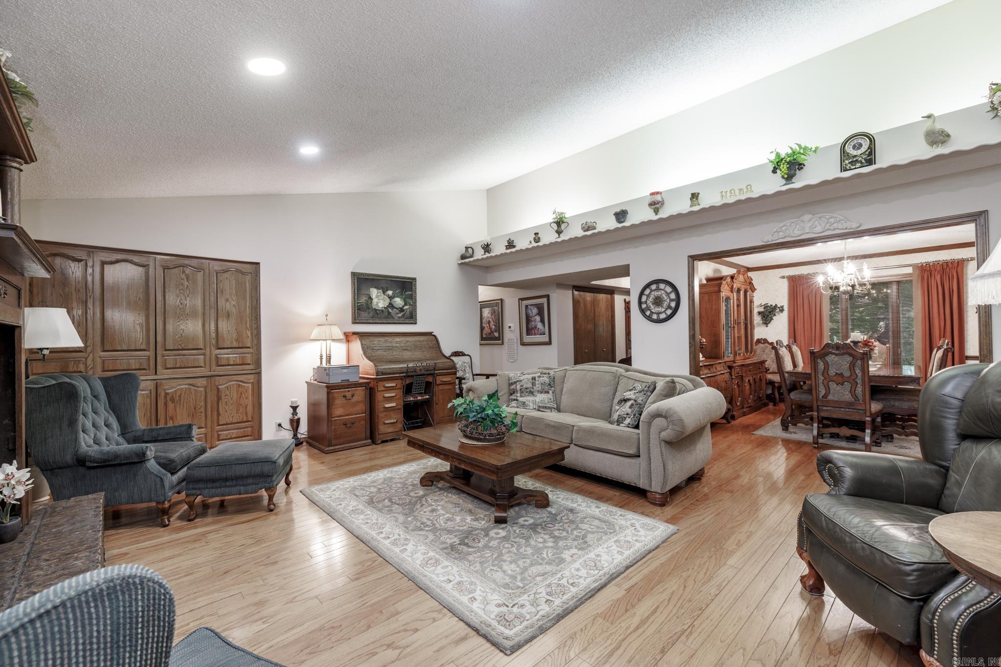 Villa Alegre Courts - Residential