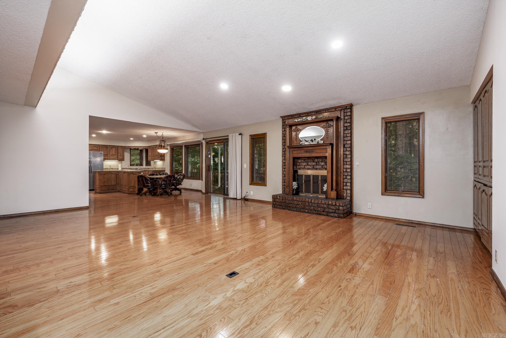 Villa Alegre Courts - Residential