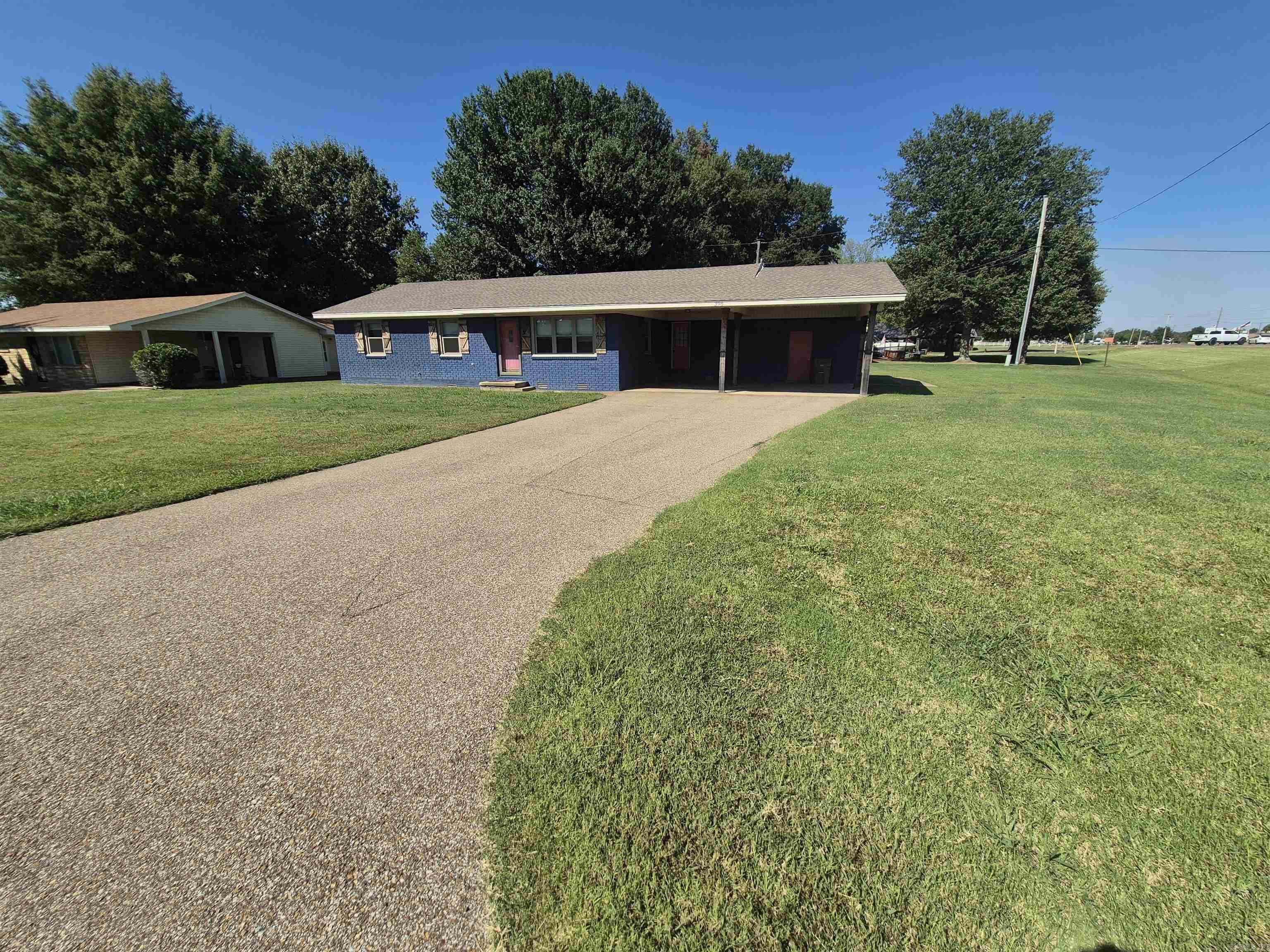LET'S MAKE A DEAL** JUST OUTSIDE OF THE BUSY TOWN**ALL ELECTRIC*** GREAT LOCATION ON A CORNER LOT**THIS 4 BDRM HOME HAS A OPEN FLOOR PLAN w/2FULL BTH**SPLIT HUGE MSTR SUITE WITH A HUGE WOOD FIREPLACE AND WALKOUT PATIO DOORS W/ACCESS TO THE BACKYARD**HUGE WALK-IN CLOSET**AN OFFICE/BONUS ROOM**WALK-IN SHOWER** KITCHEN W/SINK ISLAND & BAR**KITCHEN RENOVATED '20 **WINDOWS '21***BEAUTIFUL ORIG. HARDWOODS IN LIVING ROOM, DINING RM, HALL & 2DRMS***UPDATED KITCHEN APPLIANCES*** ROOF 2021**HWH 4YRS; LG HEATING/AIR UNIT LESS THAN (1) YR OLD***WASHER, DRYER, REFRIG. & CHEST FREEZER TO CONVEY***LARGE OUTSIDE STORAGE BUILDING & CARPORT STORAGE/SHOP**PRIVACY FENCE '20****SELLER IS READY TO SELL IT & VERY MOTIVATED****AGENTS BRING YOUR BEST OFFER & LETS MAKE A DEAL...THANK YOU (SEE SHOWING REMARKS TO SHOW)