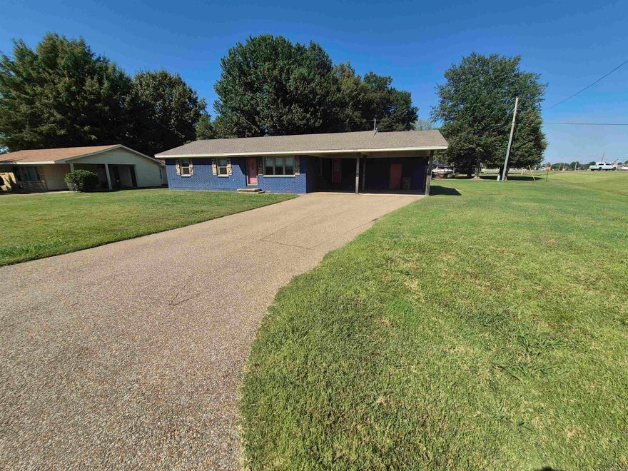 LET'S MAKE A DEAL** JUST OUTSIDE OF THE BUSY TOWN**ALL ELECTRIC*** GREAT LOCATION ON A CORNER LOT**THIS 4 BDRM HOME HAS A OPEN FLOOR PLAN w/2FULL BTH**SPLIT HUGE MSTR SUITE WITH A HUGE WOOD FIREPLACE AND WALKOUT PATIO DOORS W/ACCESS TO THE BACKYARD**HUGE WALK-IN CLOSET**AN OFFICE/BONUS ROOM**WALK-IN SHOWER** KITCHEN W/SINK ISLAND & BAR**KITCHEN RENOVATED '20 **WINDOWS '21***BEAUTIFUL ORIG. HARDWOODS IN LIVING ROOM, DINING RM, HALL & 2DRMS***UPDATED KITCHEN APPLIANCES*** ROOF 2021**HWH 4YRS; LG HEATING/AIR UNIT LESS THAN (1) YR OLD***WASHER, DRYER,  REFRIG. & CHEST FREEZER TO CONVEY***LARGE OUTSIDE STORAGE BUILDING & CARPORT STORAGE/SHOP**PRIVACY FENCE '20****SELLER IS READY TO SELL IT & VERY MOTIVATED****AGENTS BRING YOUR BEST OFFER & LETS MAKE A DEAL...THANK YOU  (SEE SHOWING REMARKS TO SHOW)
