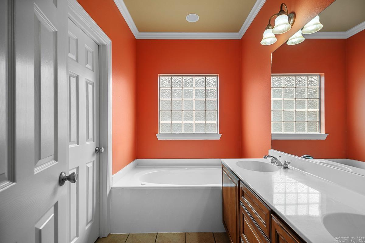 WISTERIA VINEYARD - Residential