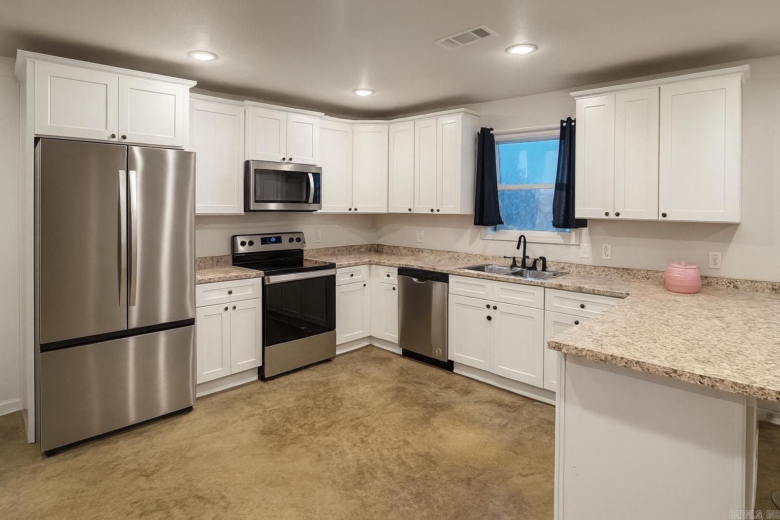 RIDGEFIELD ESTATE - Residential