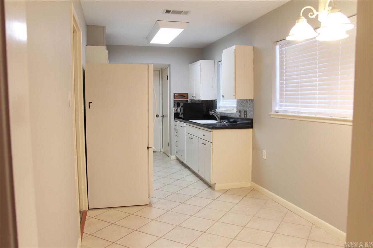 Lessel Estates - Residential Lease