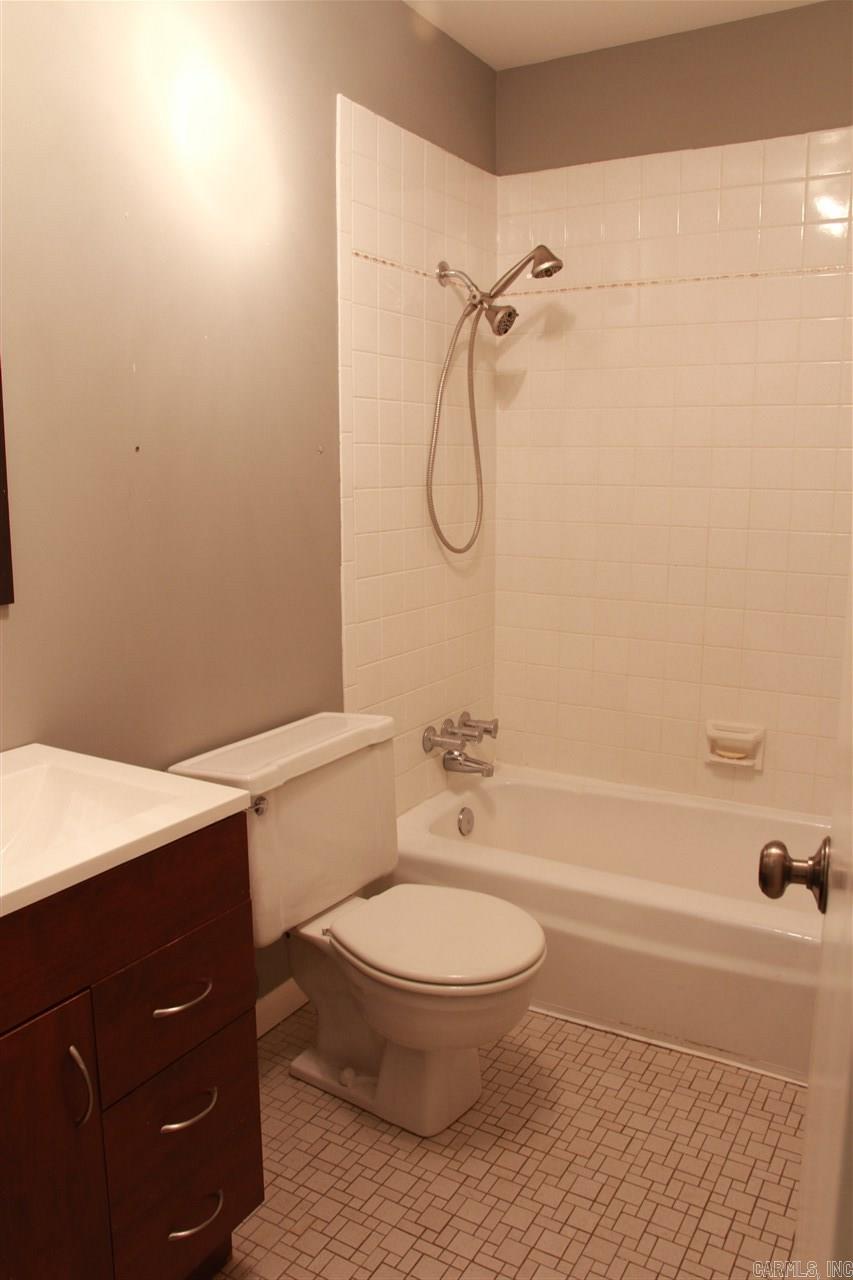 Lessel Estates - Residential Lease