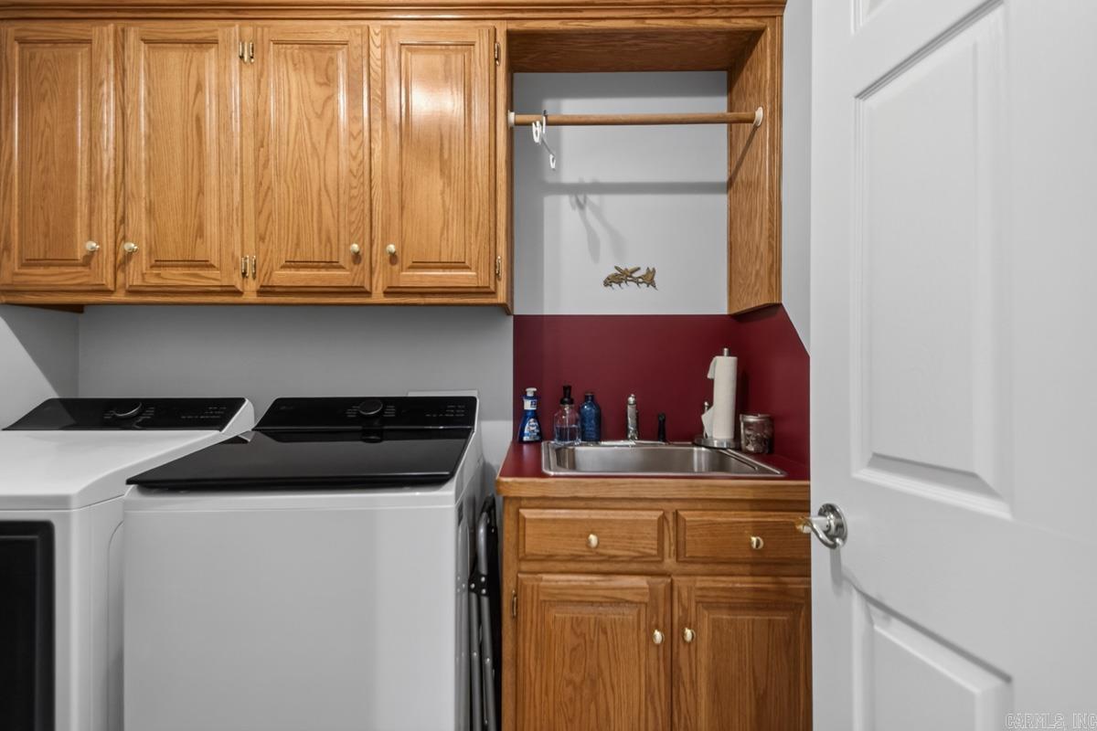 RIVER OAKS POINTE - Residential