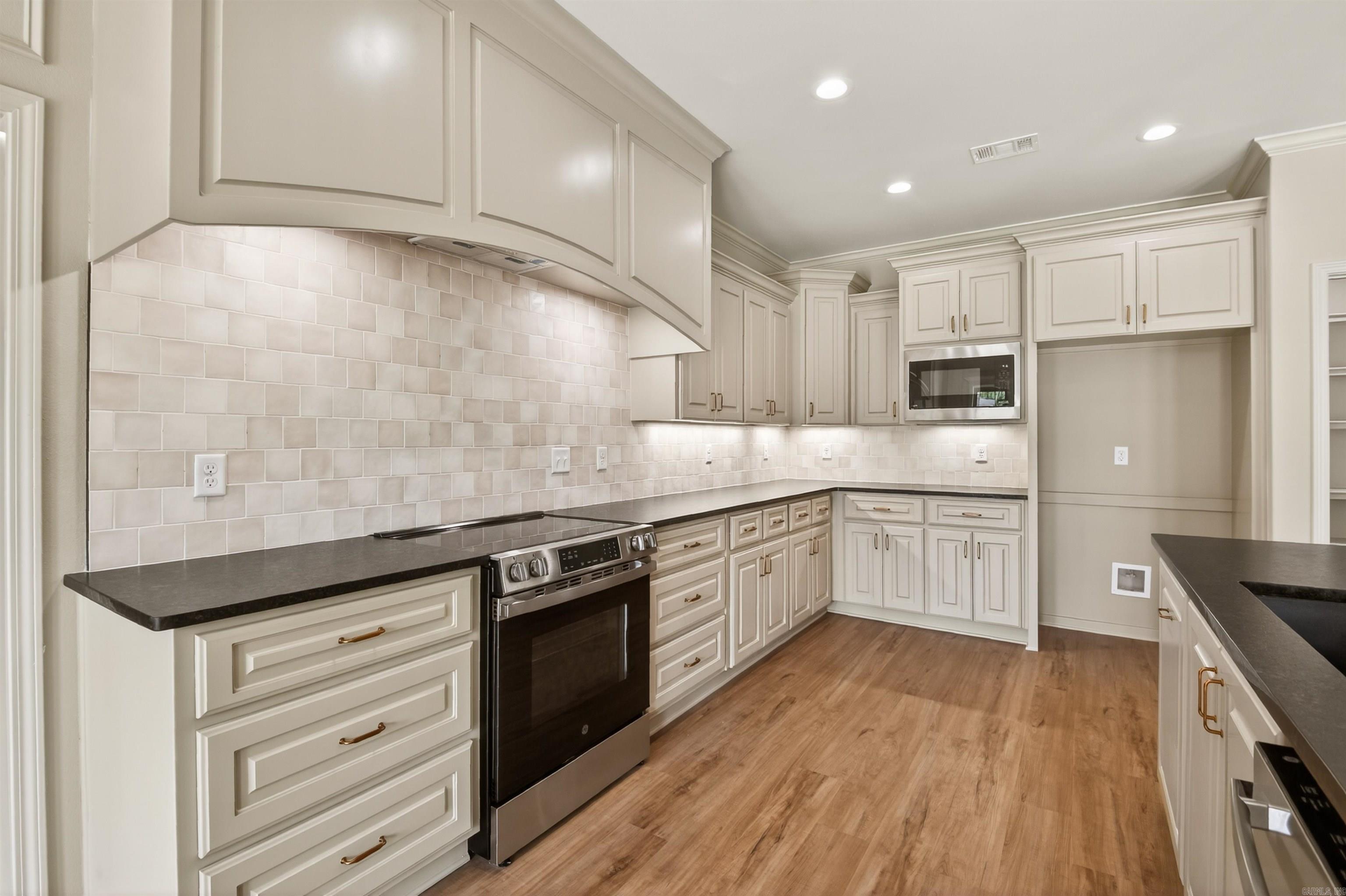 MOUNT TABOR ESTATES - Residential