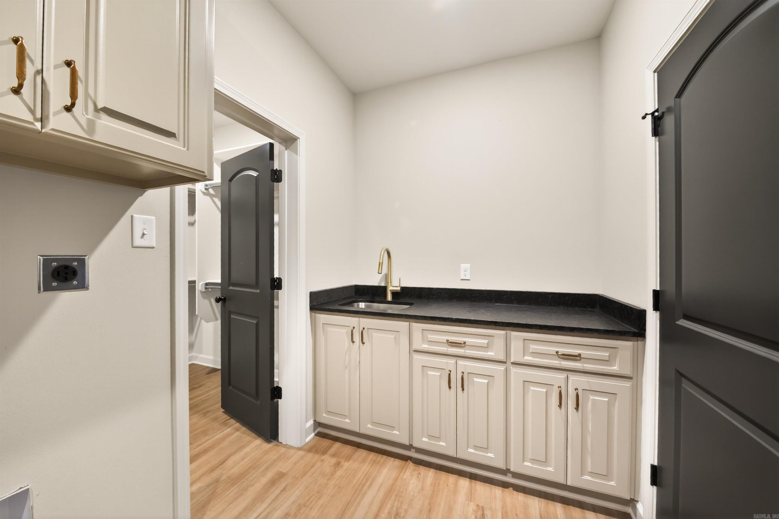 MOUNT TABOR ESTATES - Residential