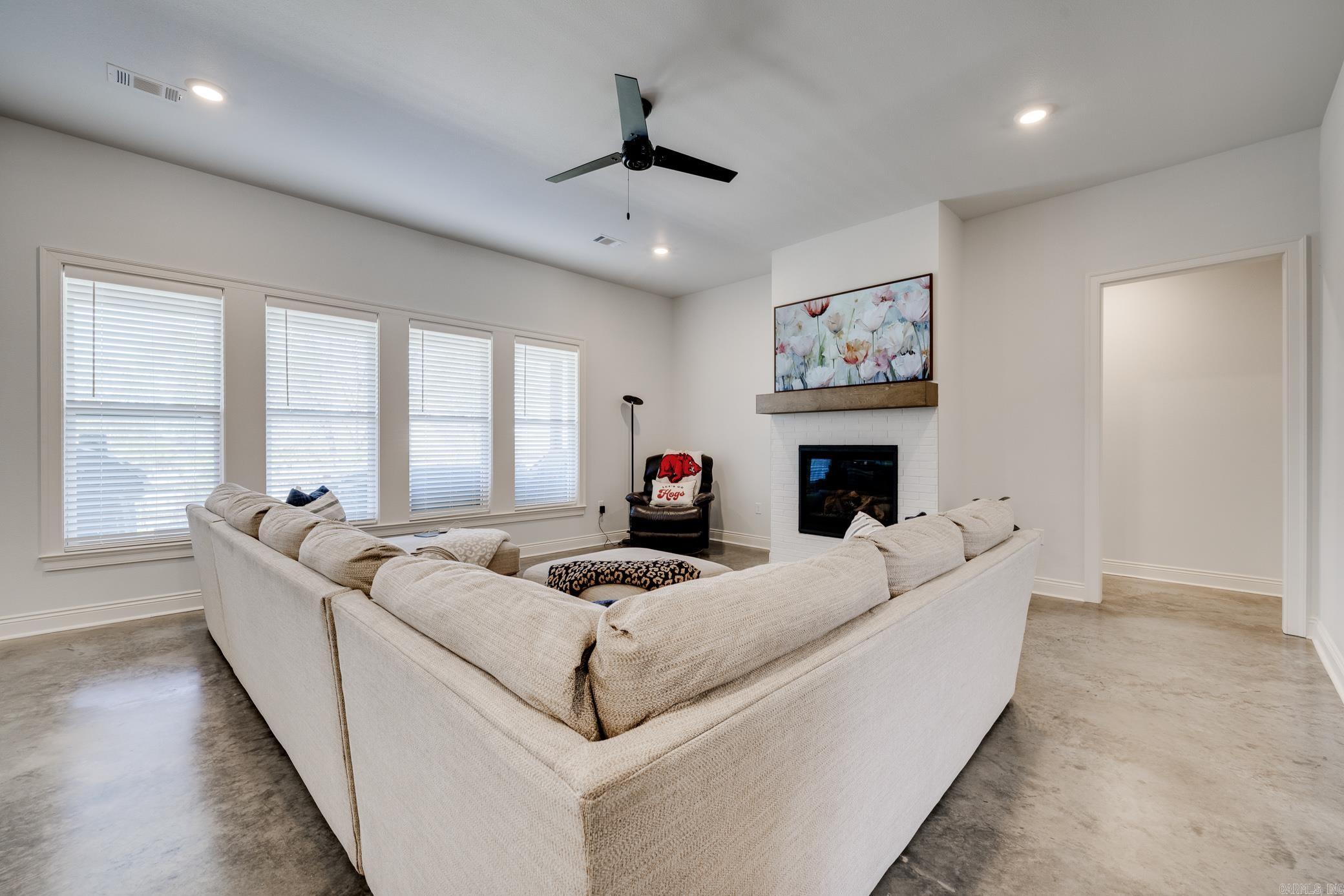 ROBYNMAR - Residential