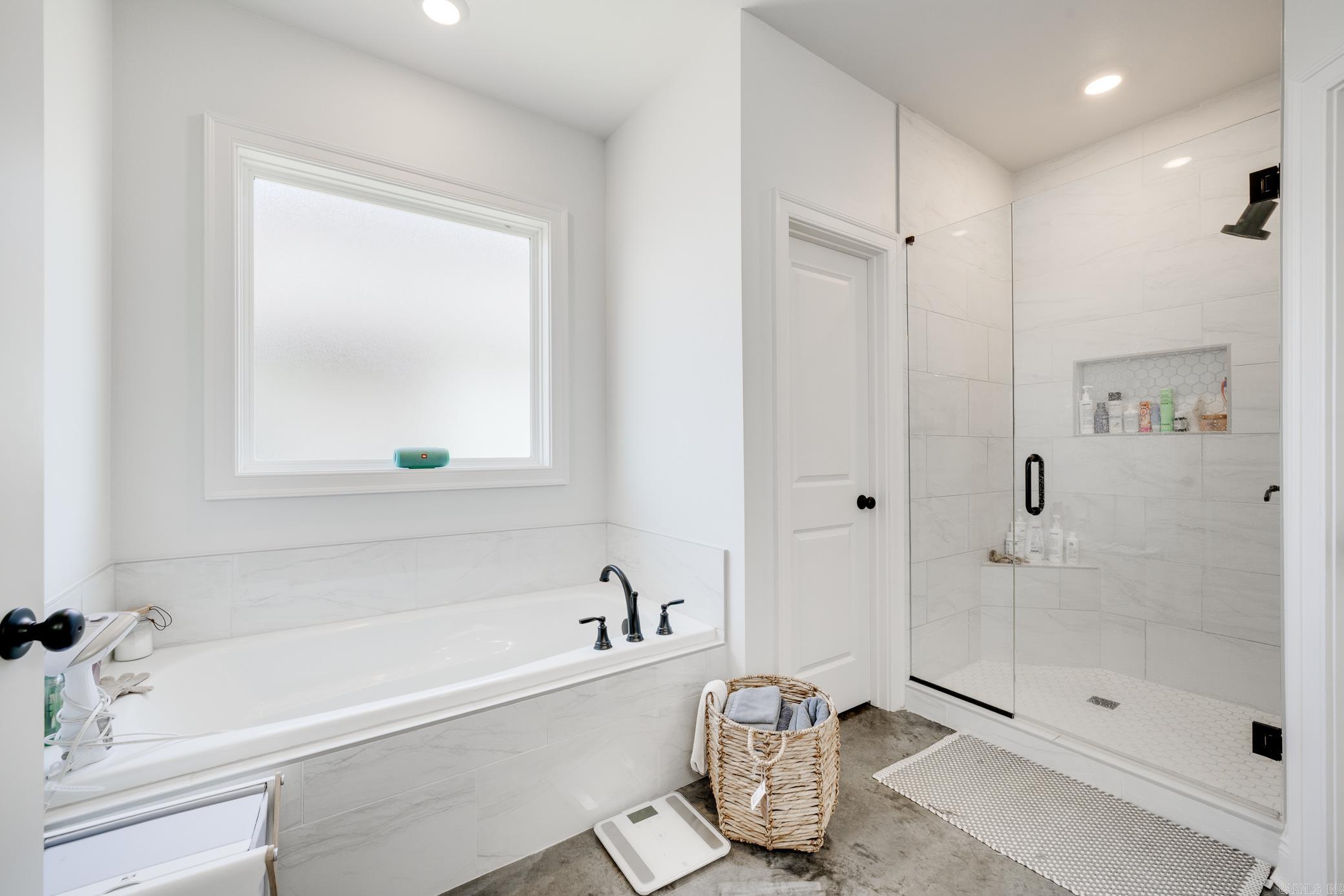 ROBYNMAR - Residential