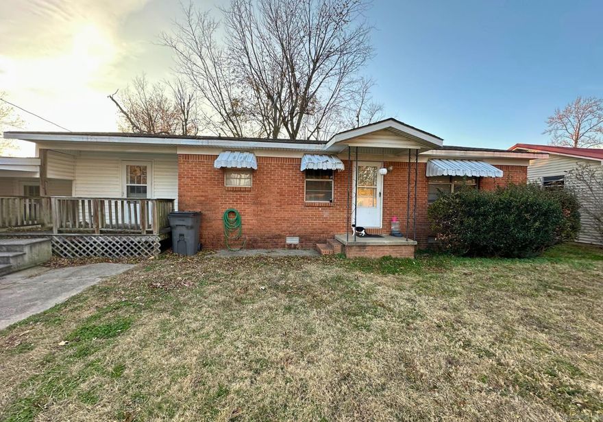 This quaint home on a dead end street offers 1332 sq feet with an open concept living/dinning/kitchen and 3 spacious bedrooms! AGENTS SEE COMMENTS
