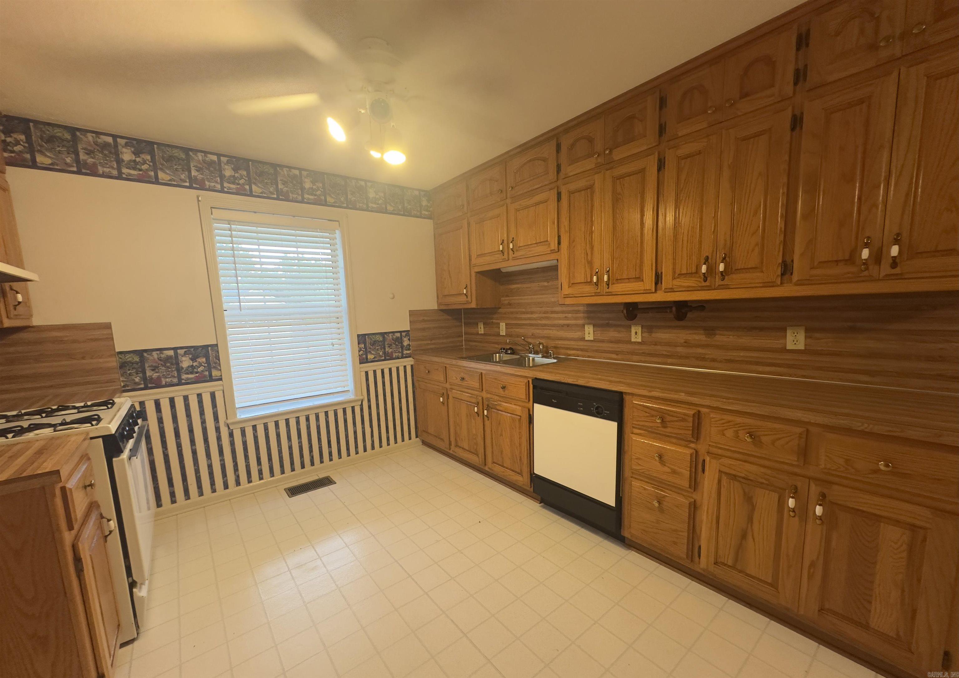 CHARLESTOWNE - Residential
